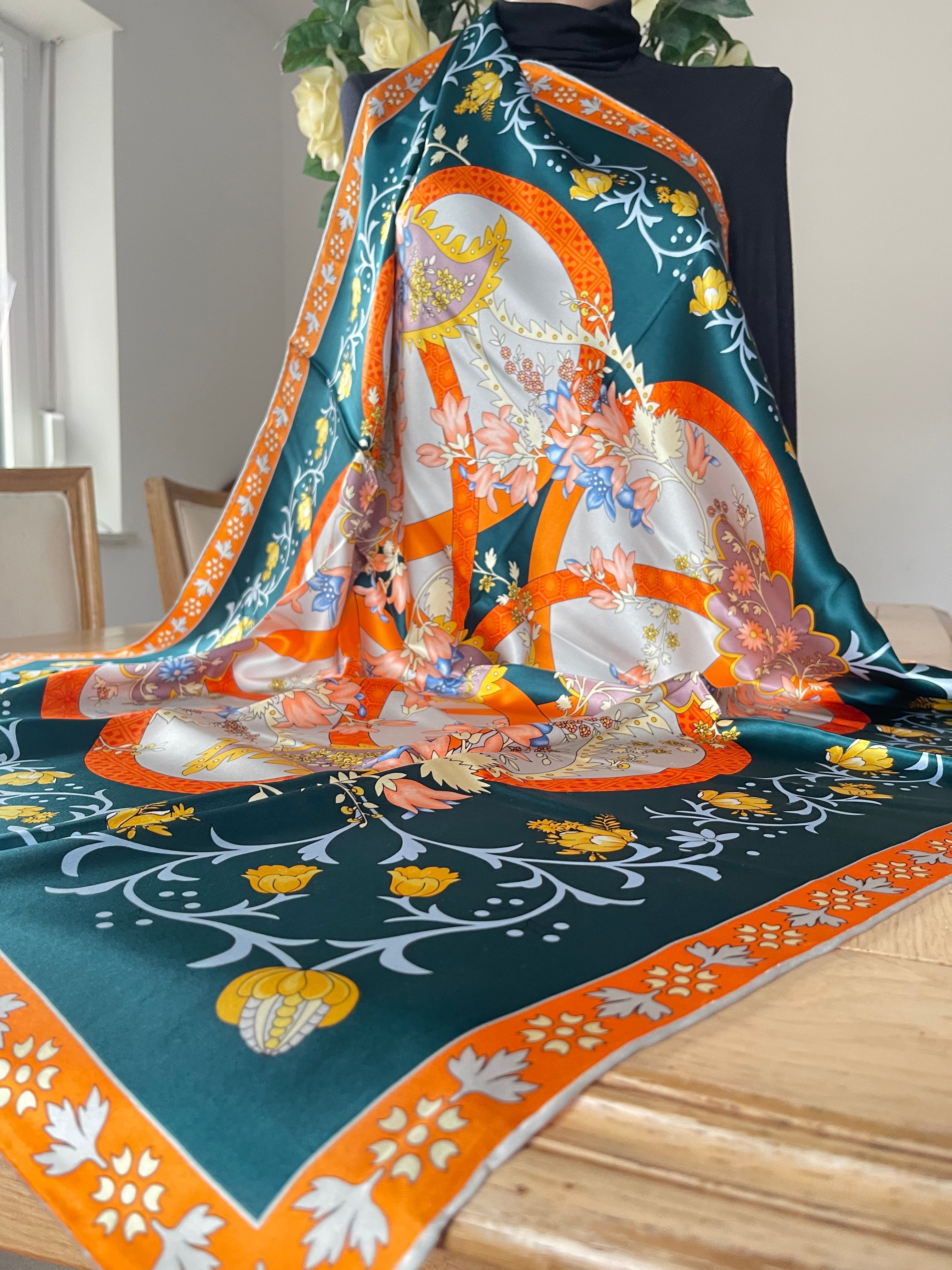 Foulard scarf carré schal sjaal hand rolled neuf