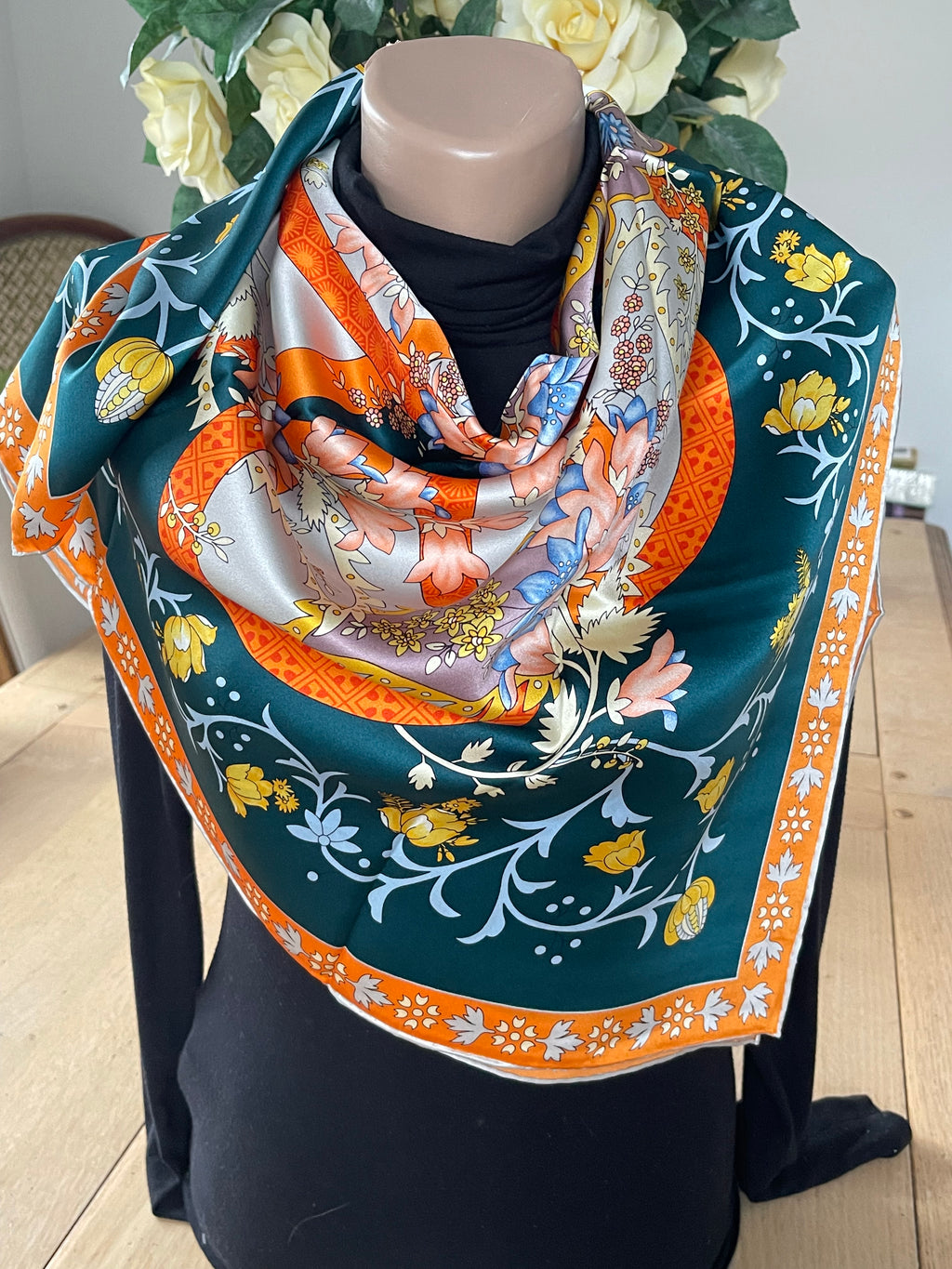 Foulard scarf carré schal sjaal hand rolled neuf