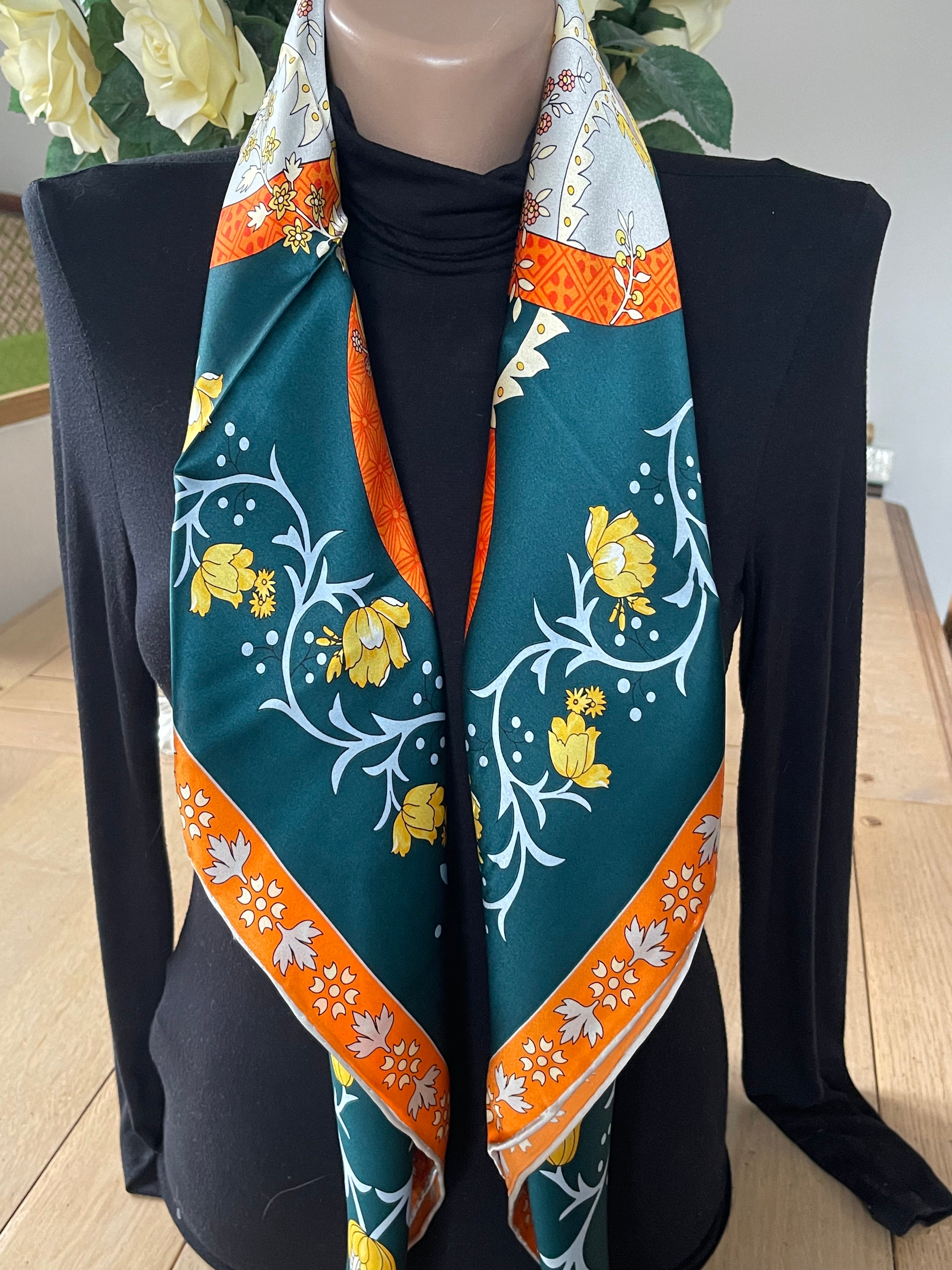 Foulard scarf carré schal sjaal hand rolled neuf