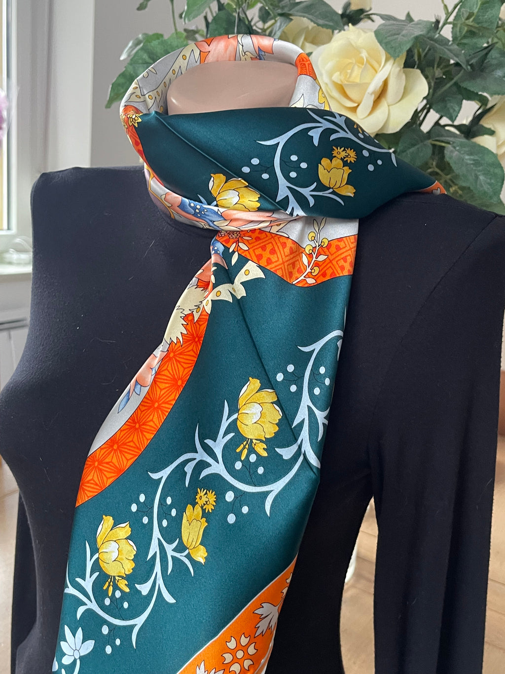 Foulard scarf carré schal sjaal hand rolled neuf