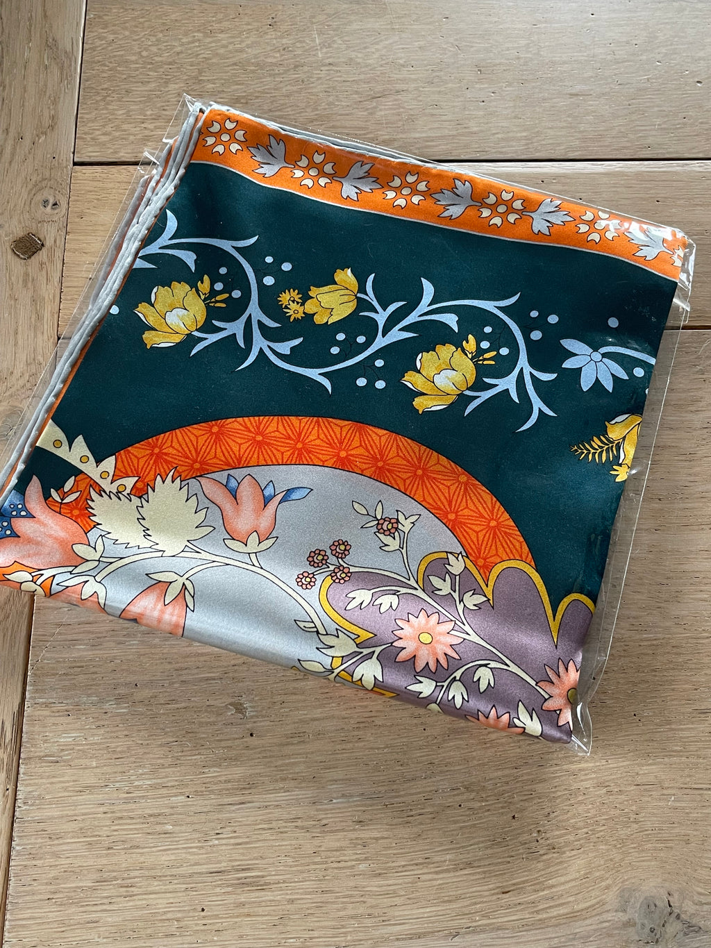 Foulard scarf carré schal sjaal hand rolled neuf
