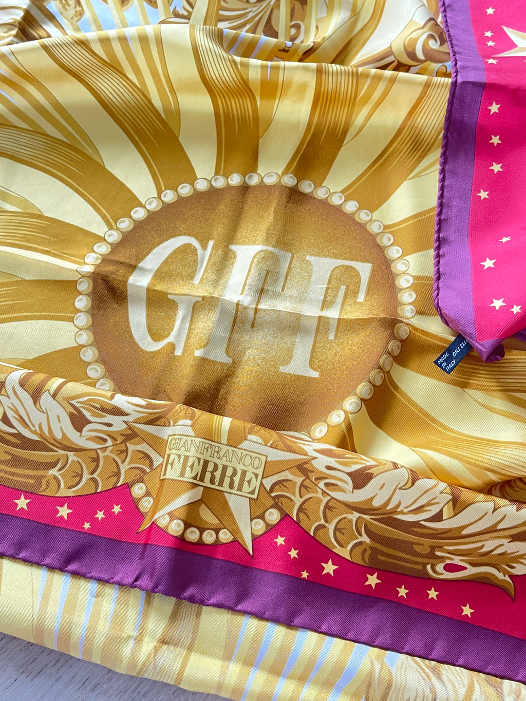 Gianfranco Ferre carré foulard scarf schal sjaal seide silk soie