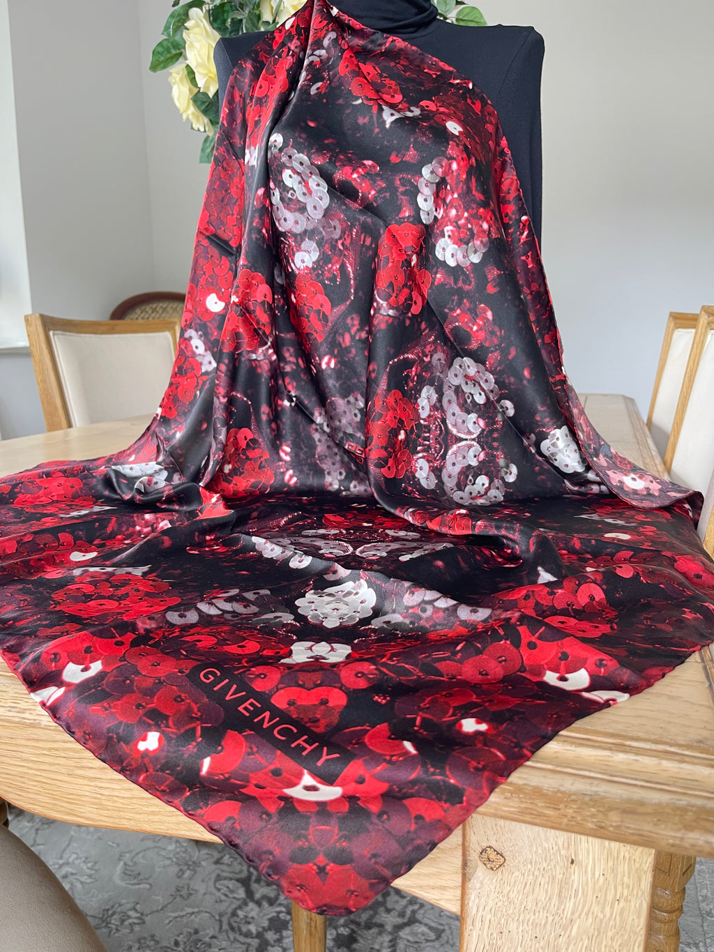 Givenchy foulard carré scarf schal sjaal seide seide soie silk