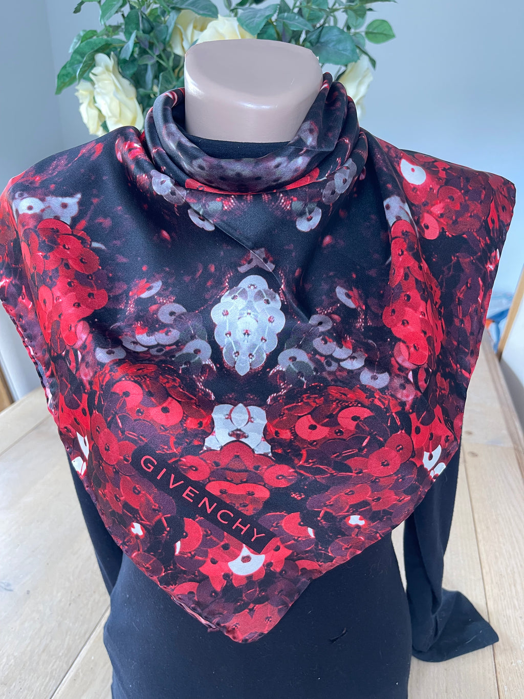 Givenchy foulard carré scarf schal sjaal seide seide soie silk