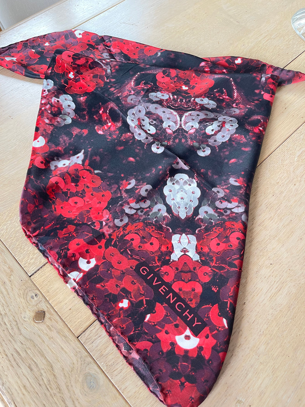 Givenchy foulard carré scarf schal sjaal seide seide soie silk