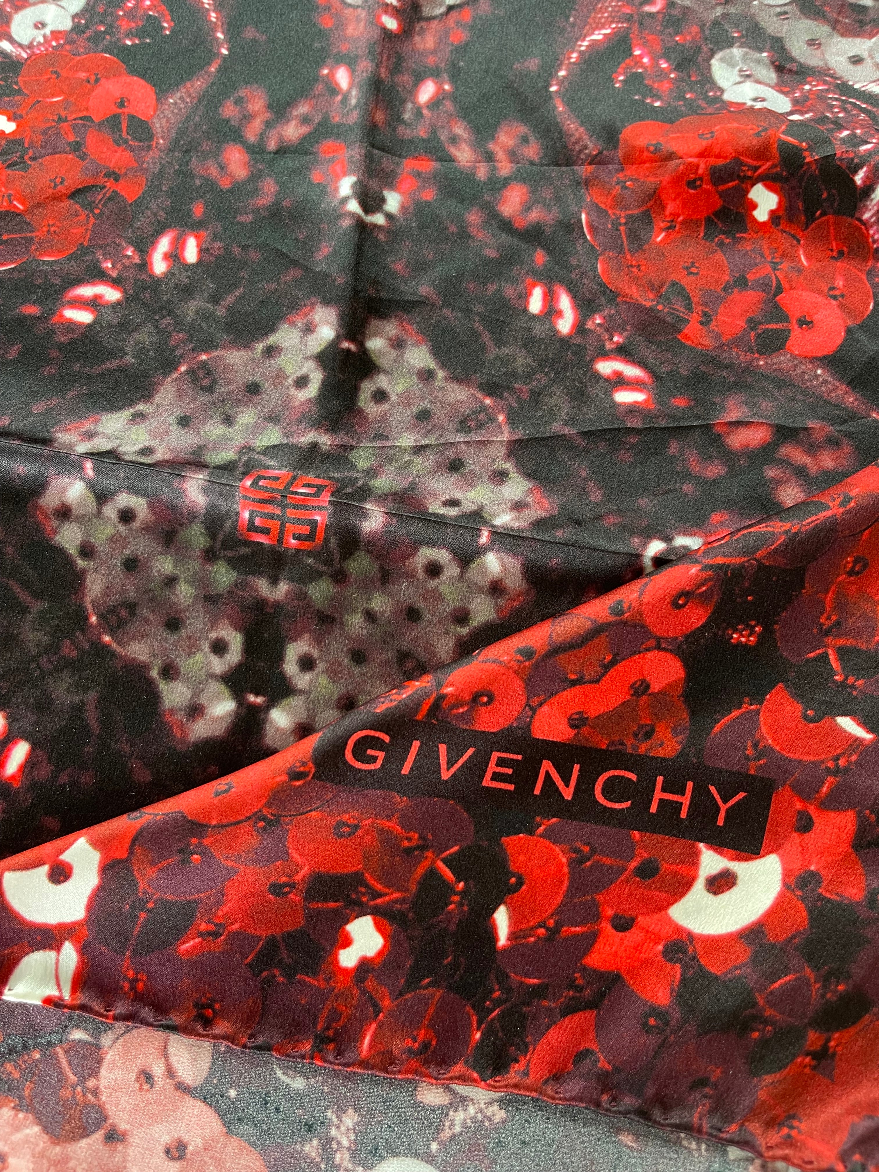 Givenchy foulard carré scarf schal sjaal seide seide soie silk