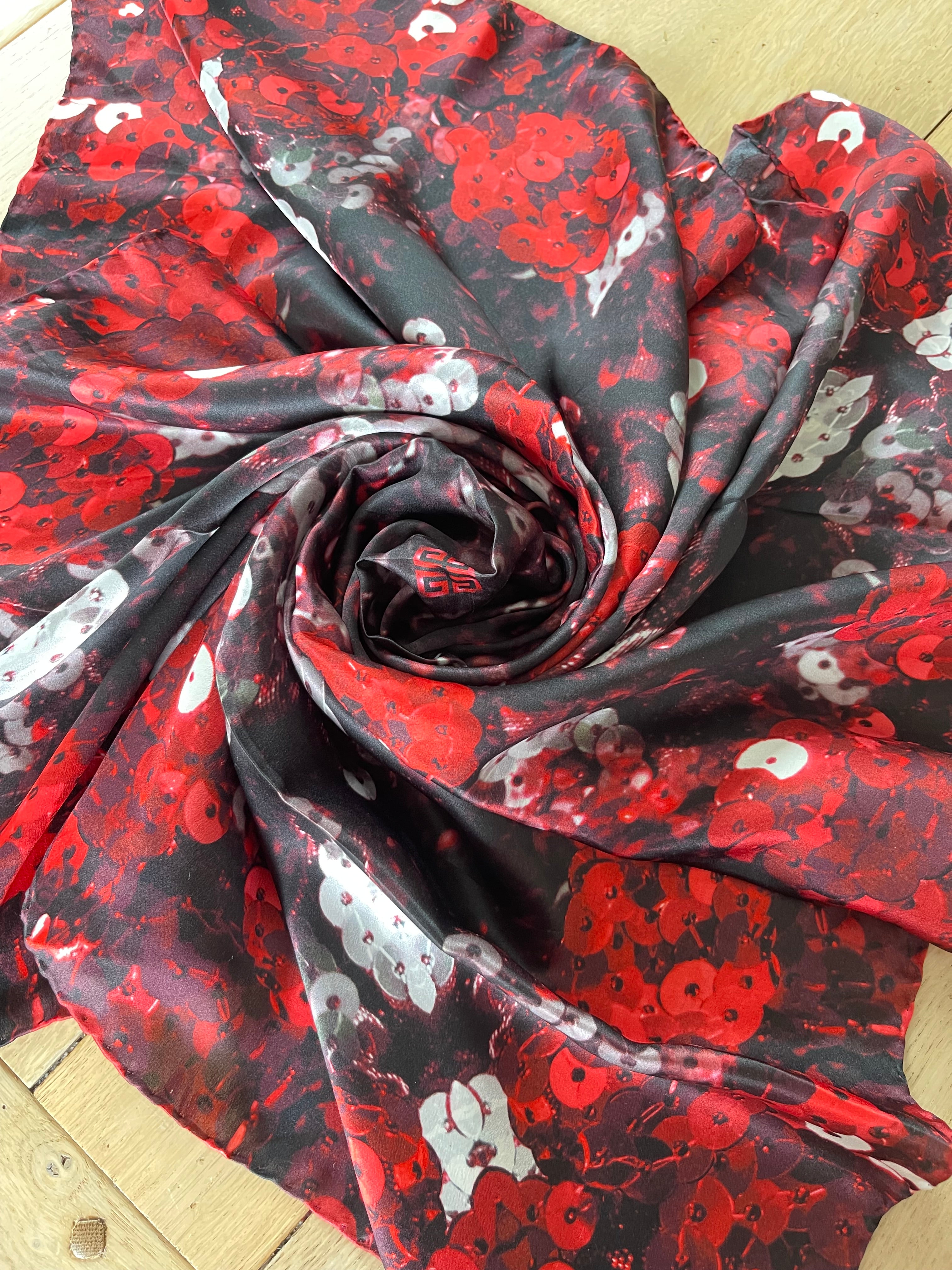 Givenchy foulard carré scarf schal sjaal seide seide soie silk