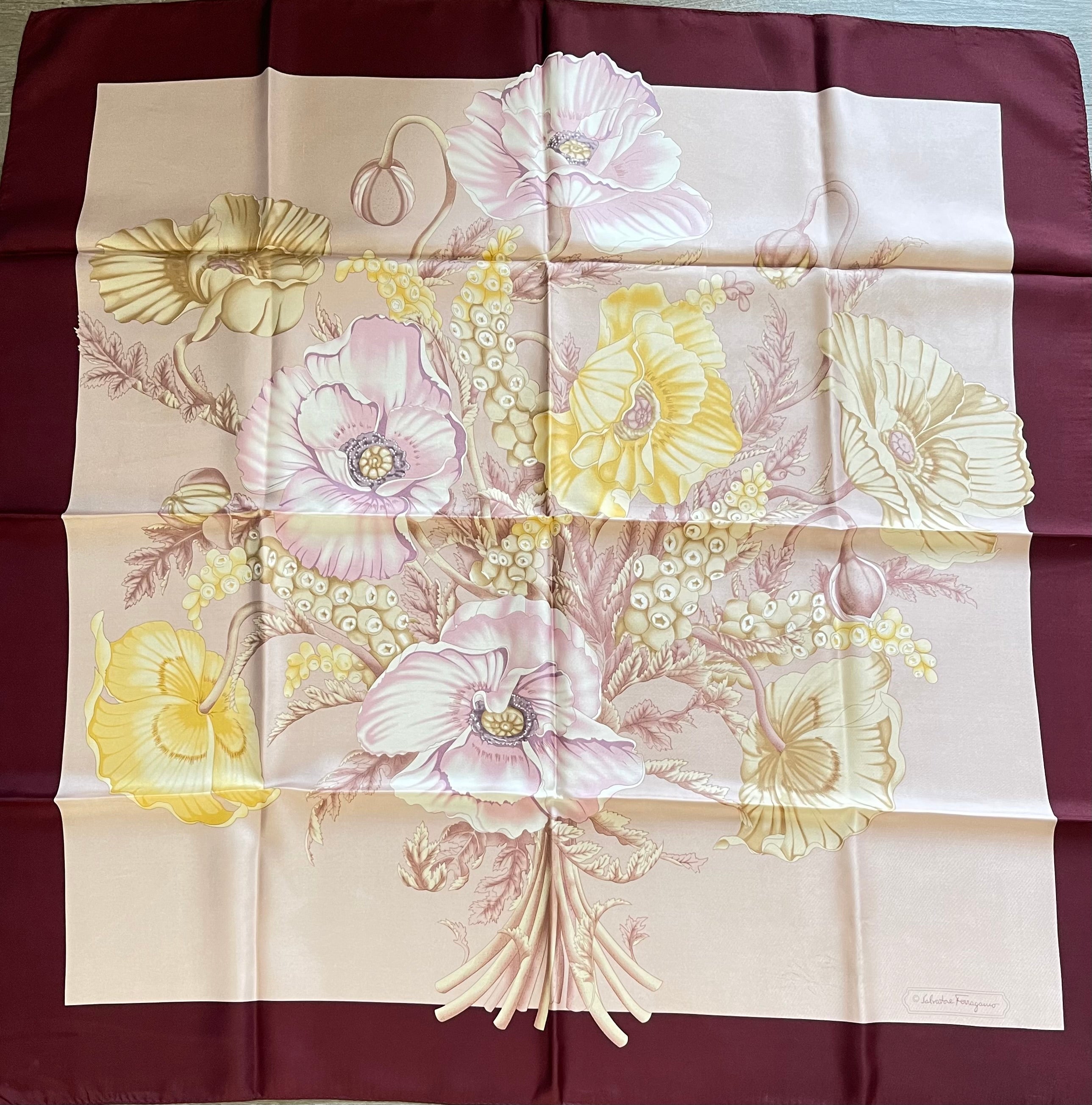 Salvatore Ferragamo carré foulard schal sjaal seide silk soie