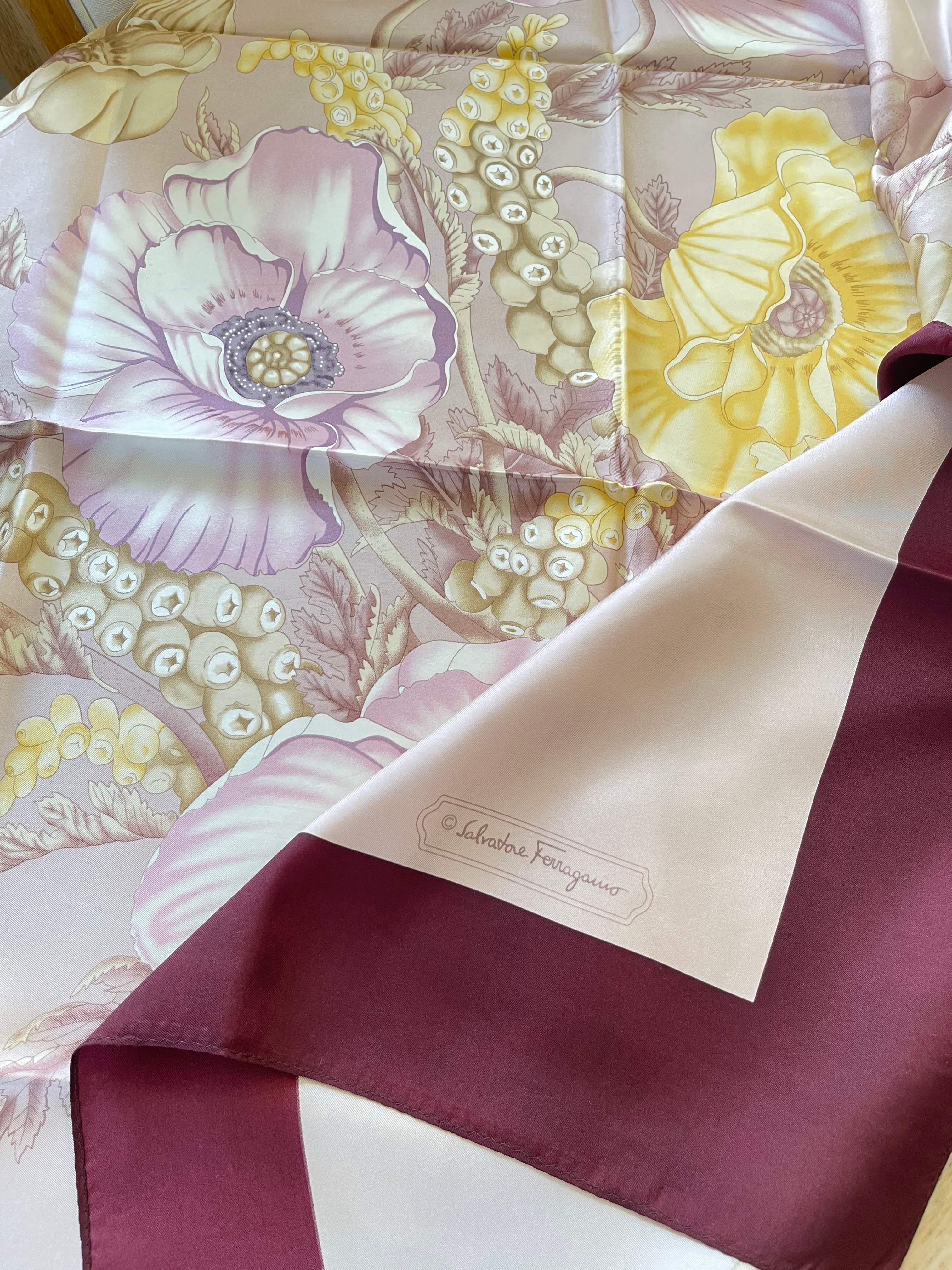 Salvatore Ferragamo carré foulard schal sjaal seide silk soie