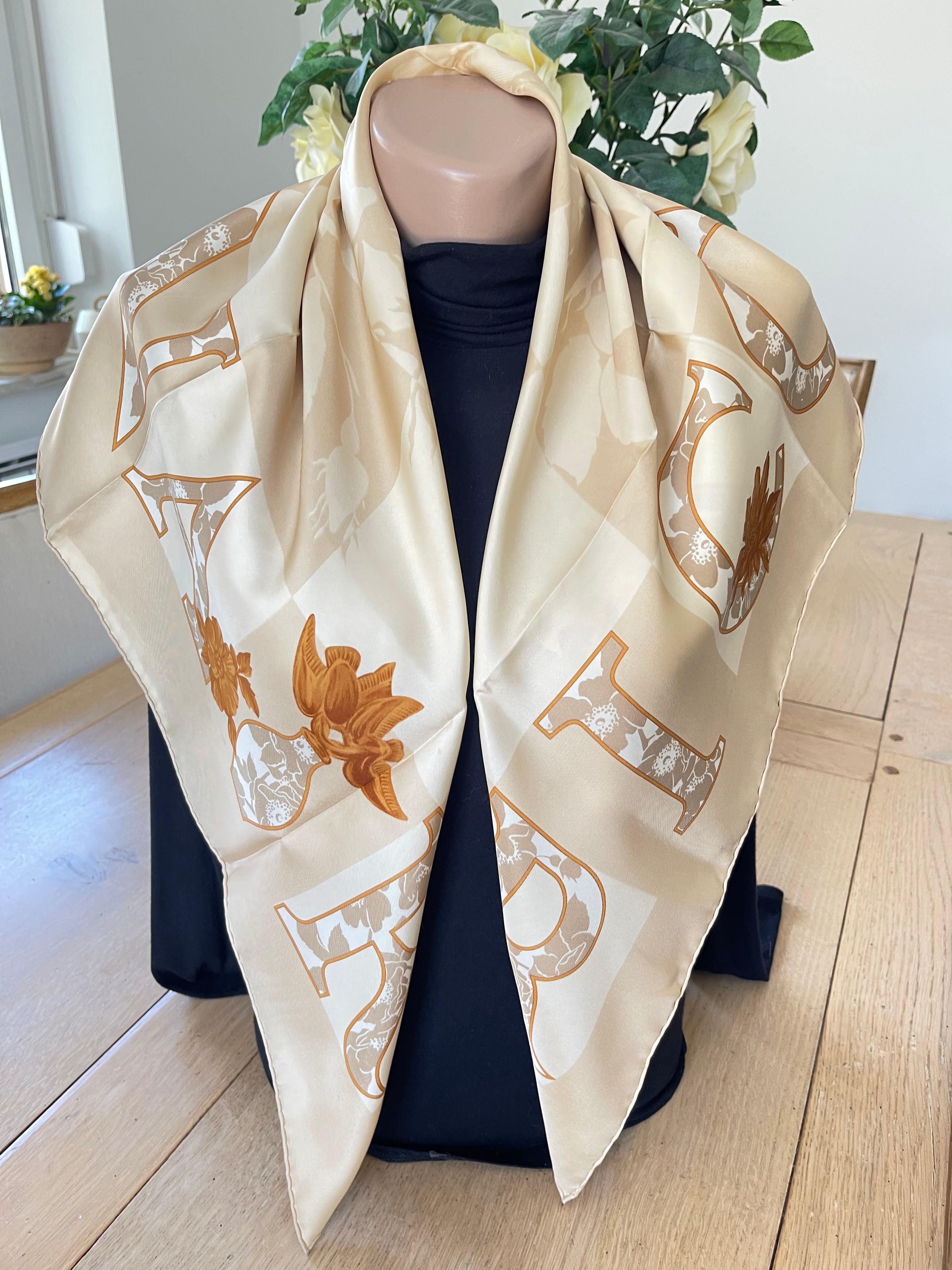 Nina Ricci carré foulard schal sjaal seide silk soie