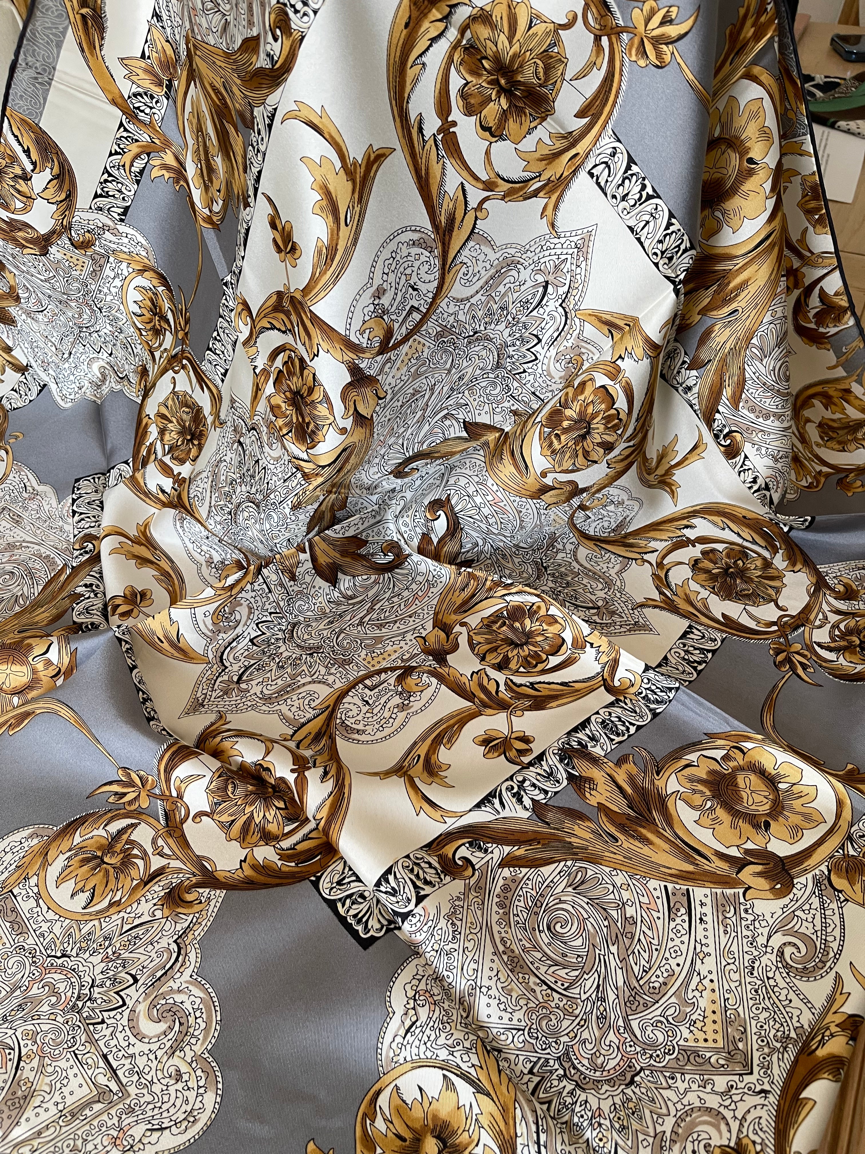 Elegence Charm carré foulard scarf schal sjaal seide silk soie