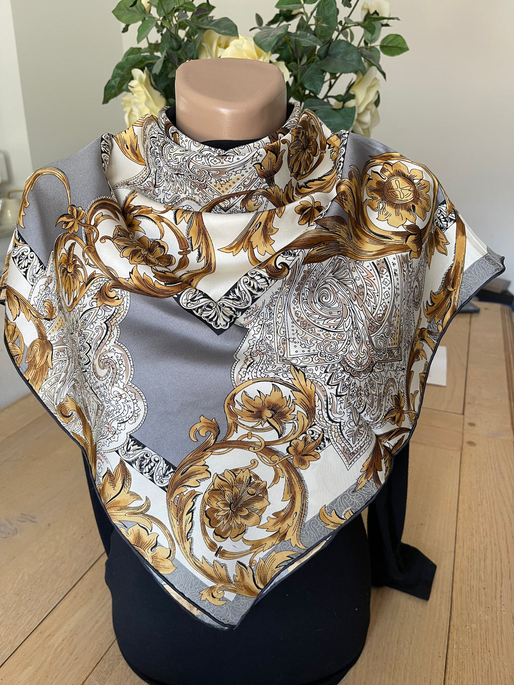 Elegence Charm carré foulard scarf schal sjaal seide silk soie