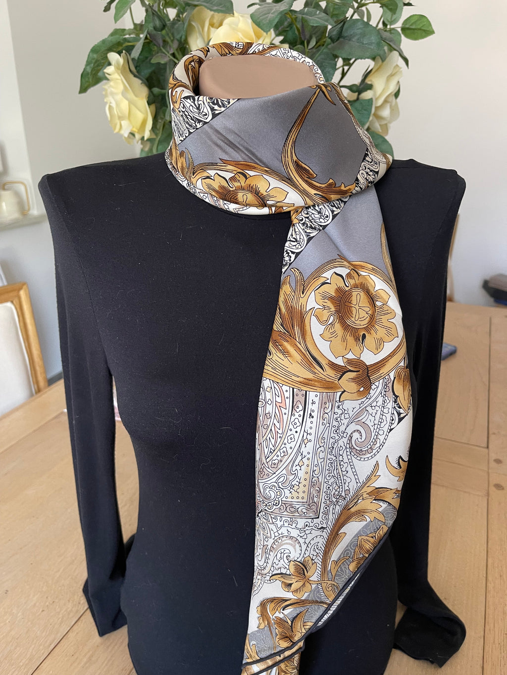 Elegence Charm carré foulard scarf schal sjaal seide silk soie