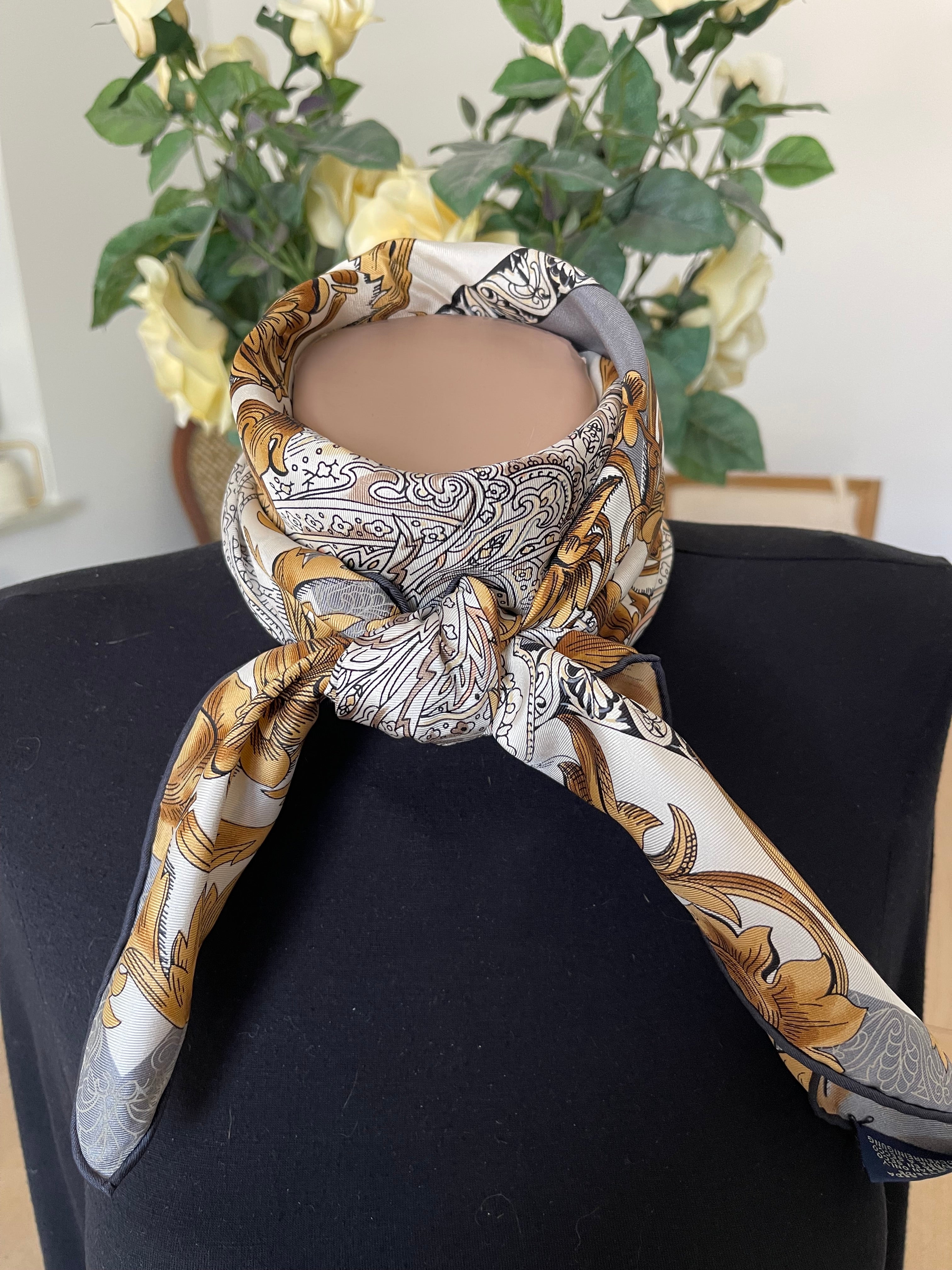 Elegence Charm carré foulard scarf schal sjaal seide silk soie