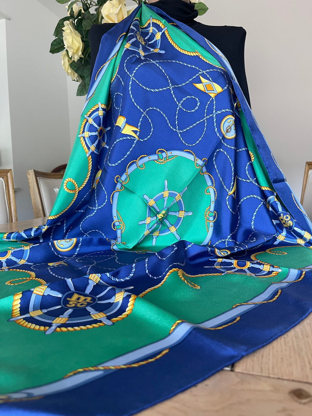 Silk scarf carré foulard schal sjaal seide silk soie