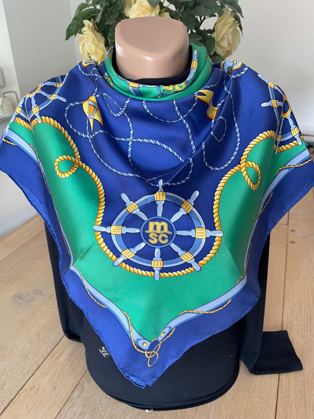Silk scarf carré foulard schal sjaal seide silk soie