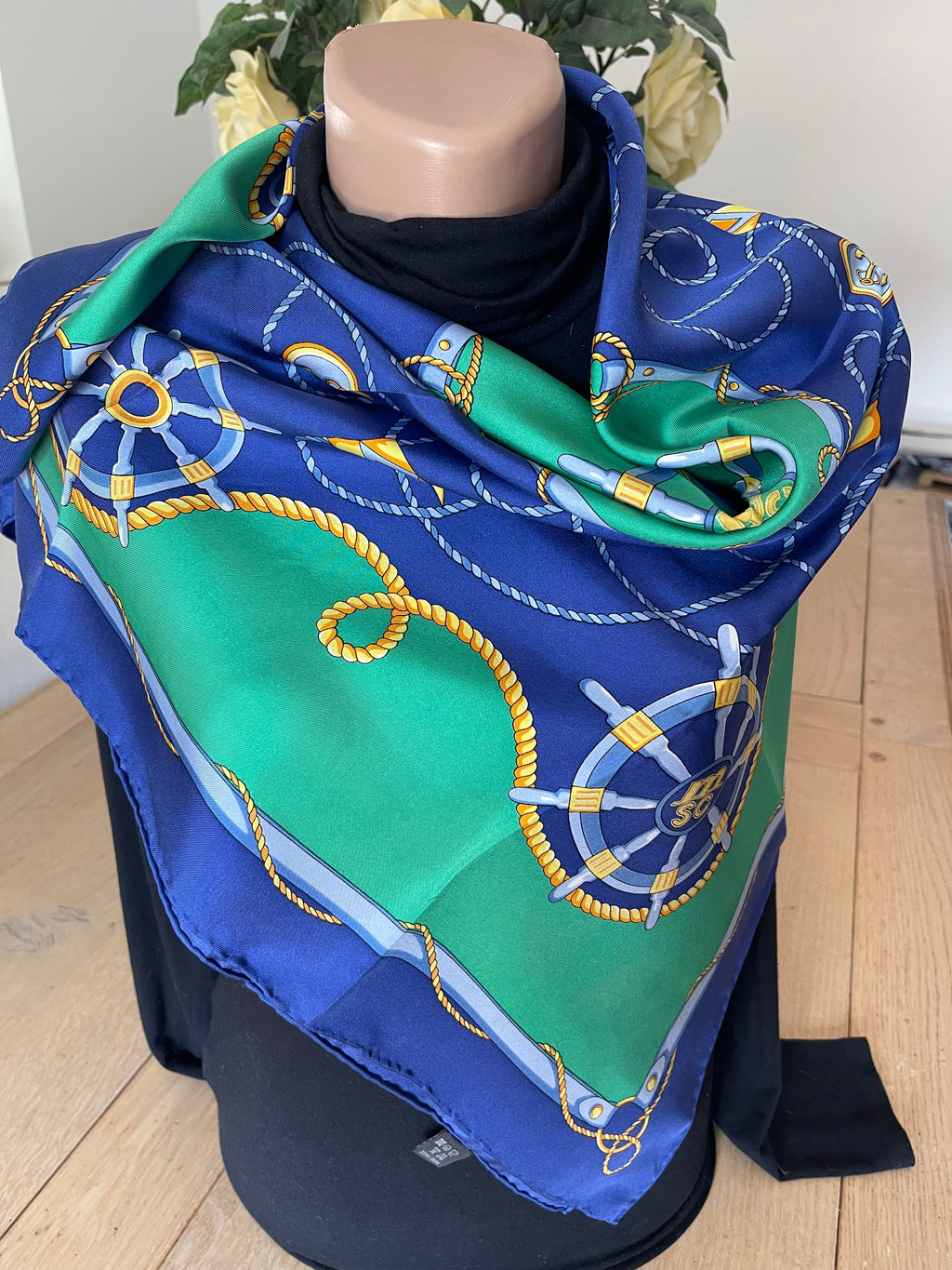 Silk scarf carré foulard schal sjaal seide silk soie