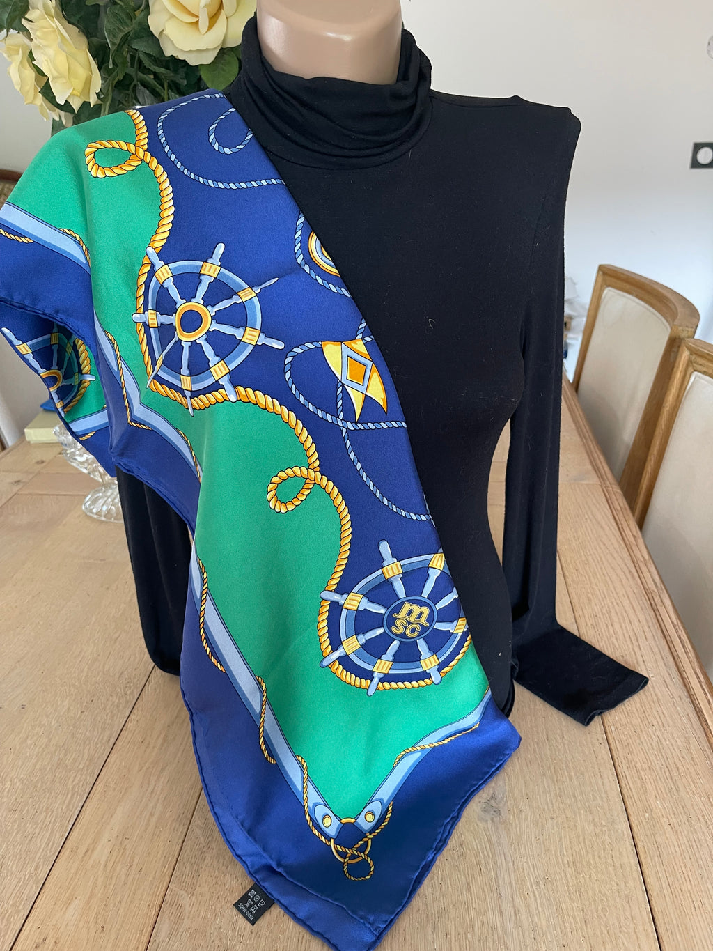 Silk scarf carré foulard schal sjaal seide silk soie
