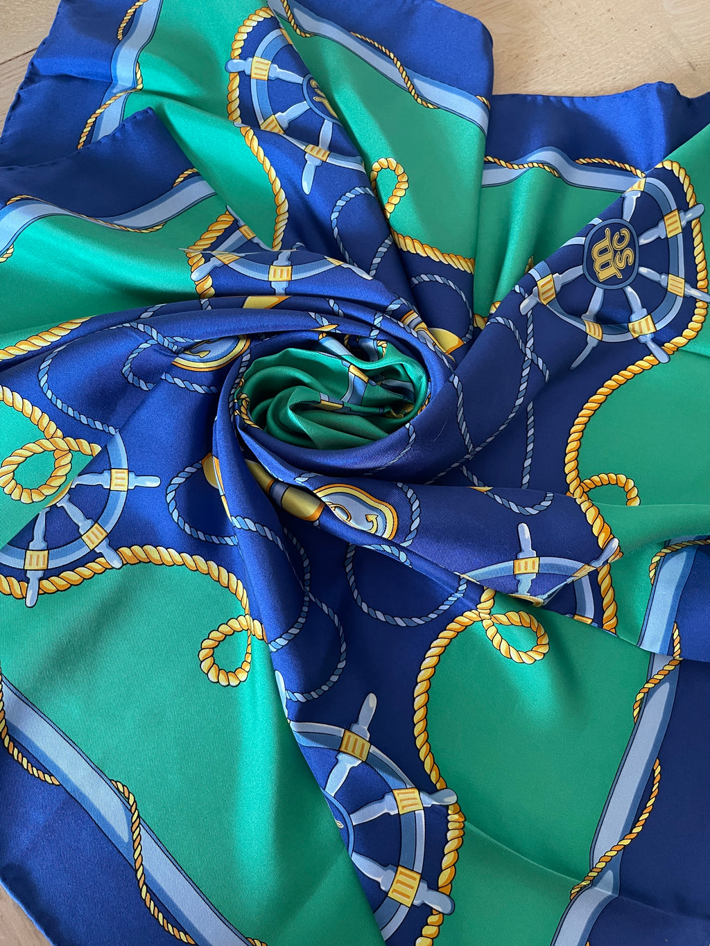Silk scarf carré foulard schal sjaal seide silk soie