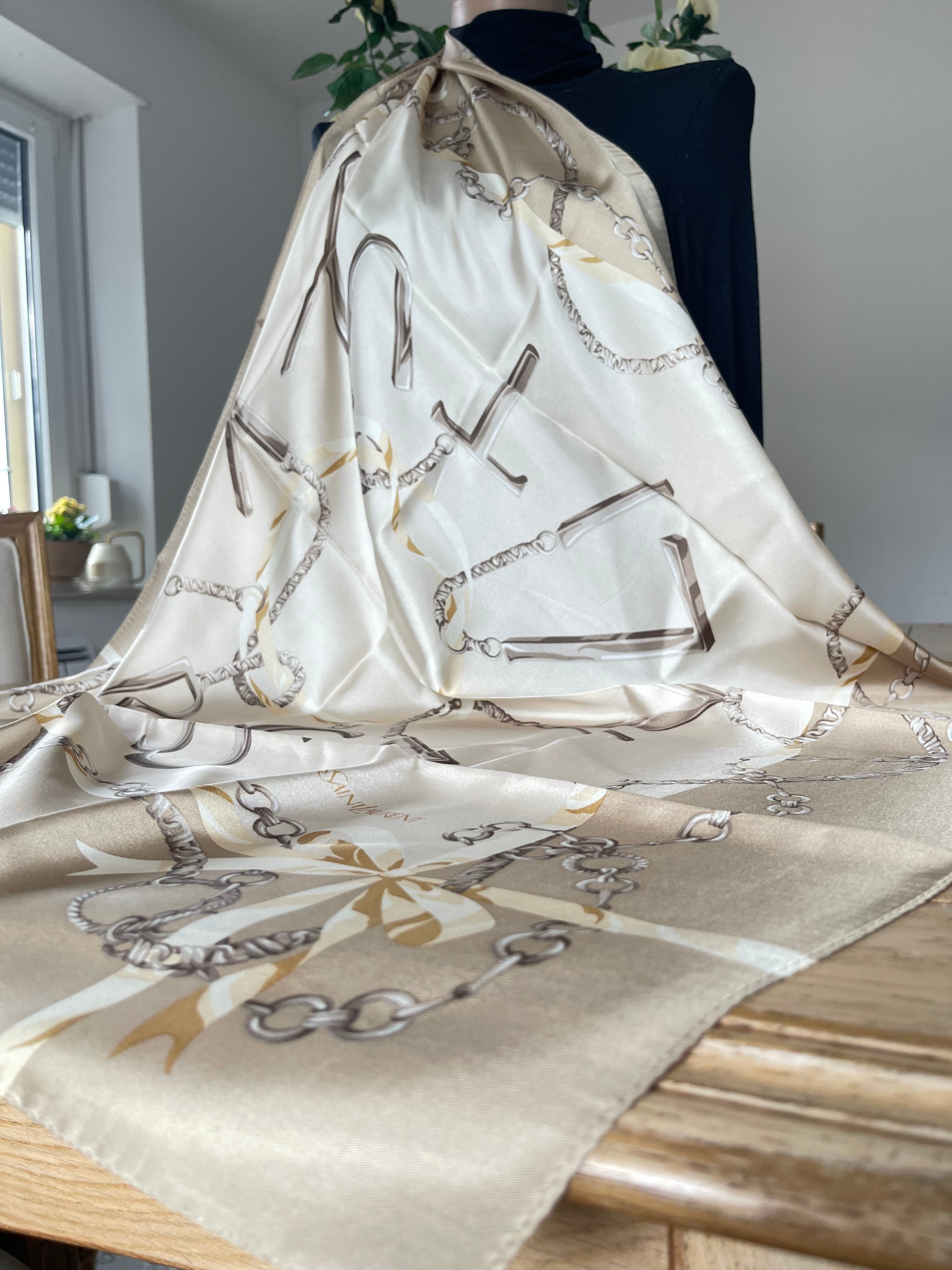 Yves Saint Laurent carré foulard schal sjaal seide silk soie