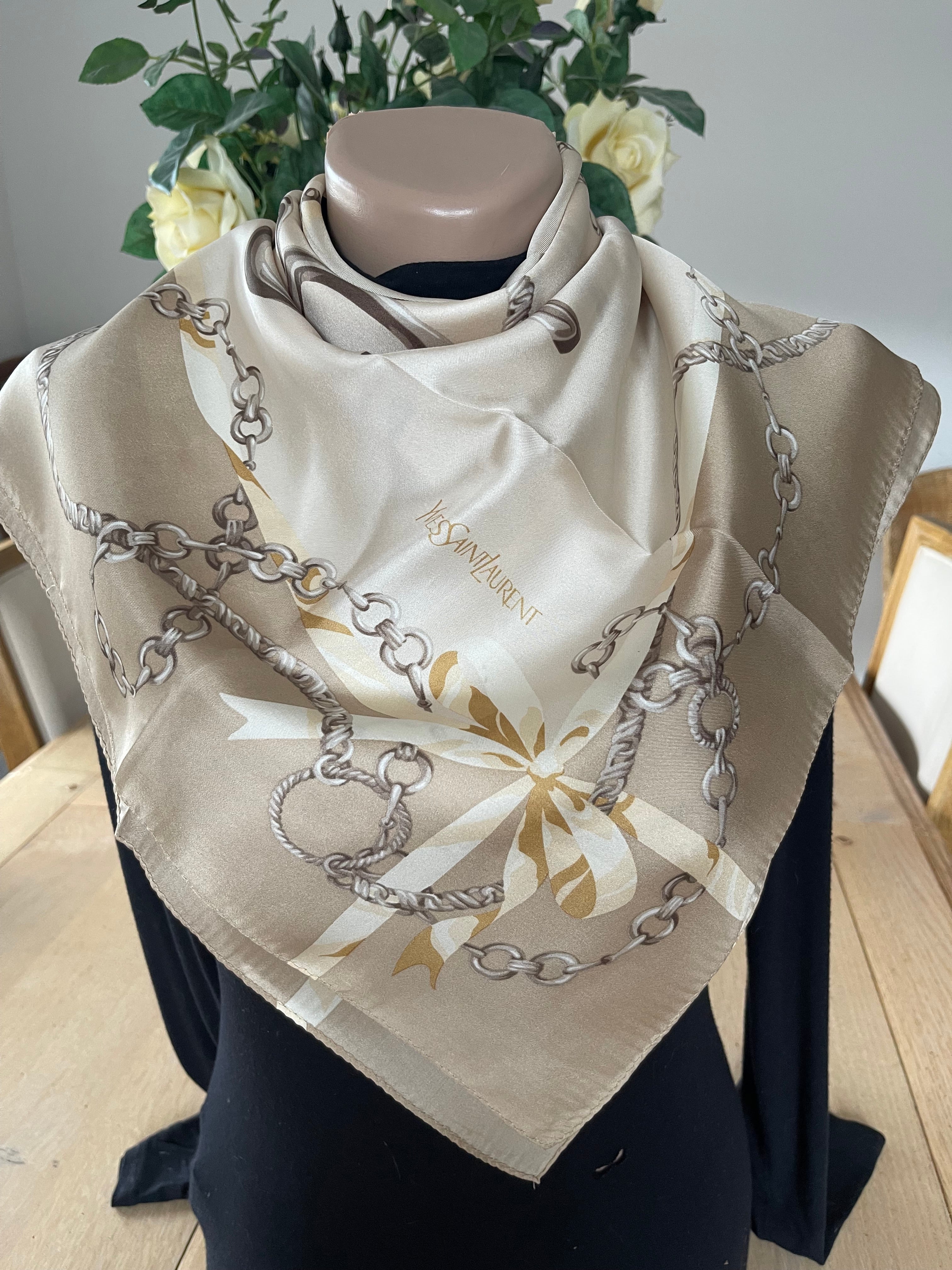 Yves Saint Laurent carré foulard schal sjaal seide silk soie