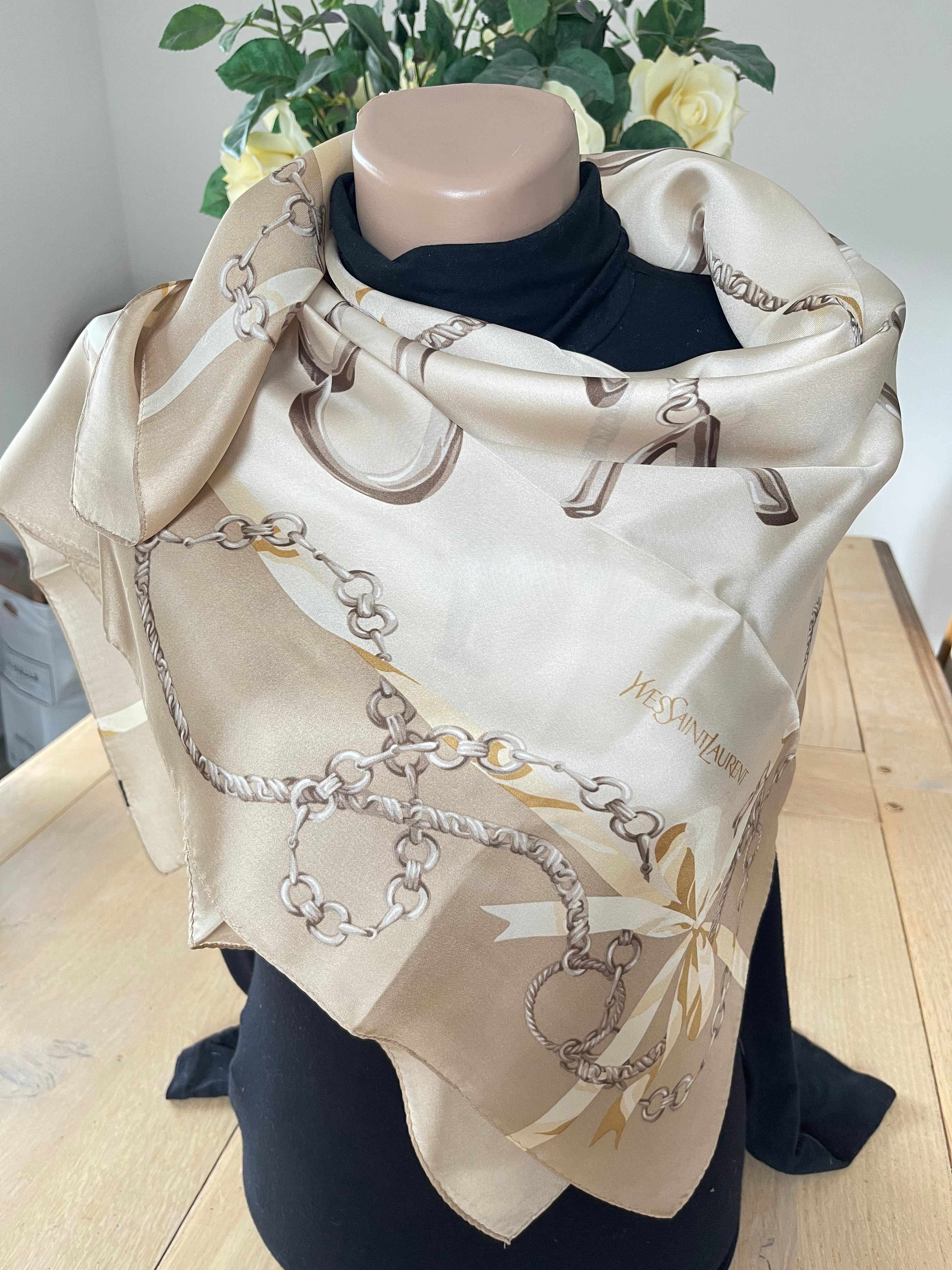 Yves Saint Laurent carré foulard schal sjaal seide silk soie