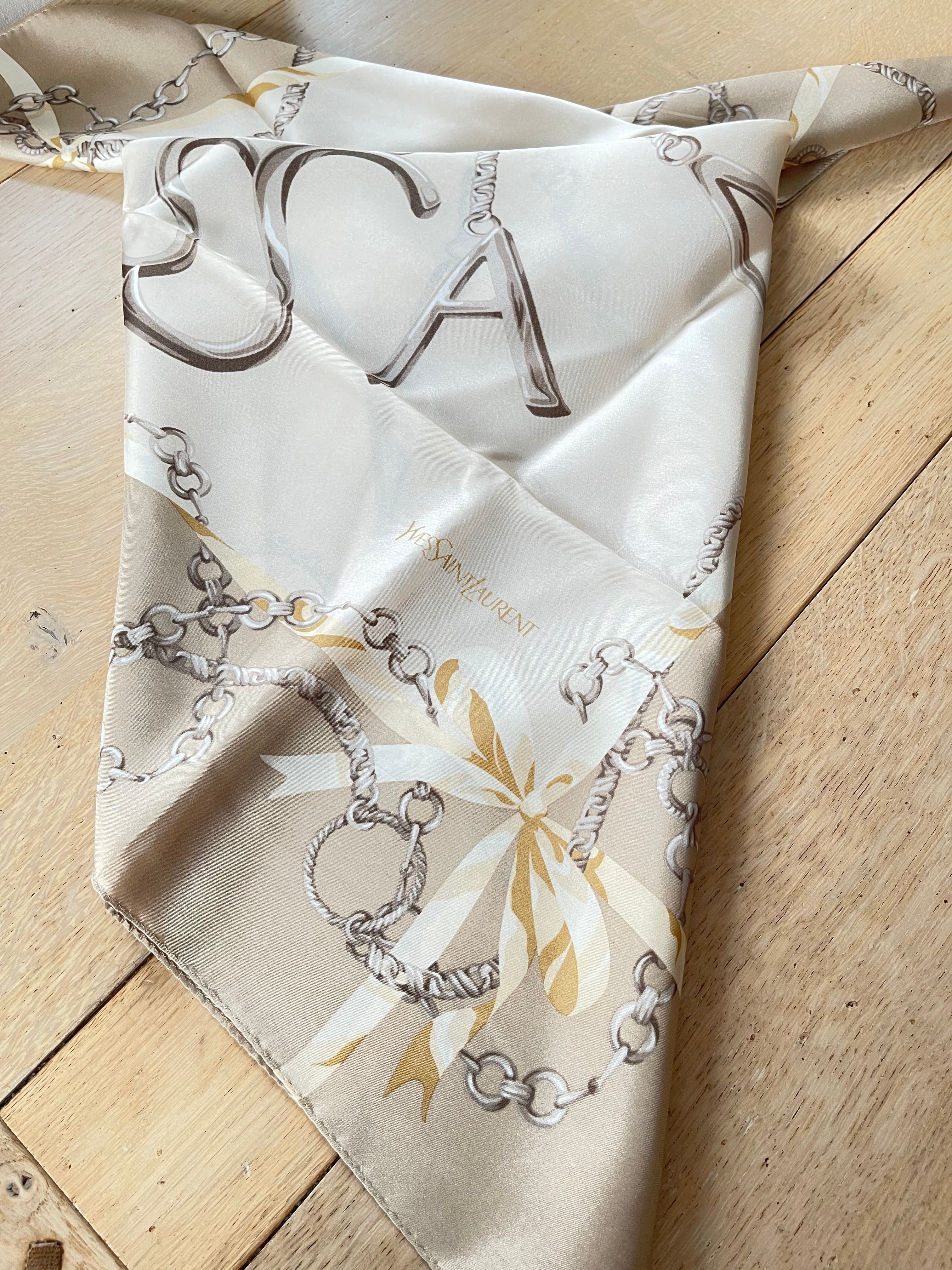 Yves Saint Laurent carré foulard schal sjaal seide silk soie