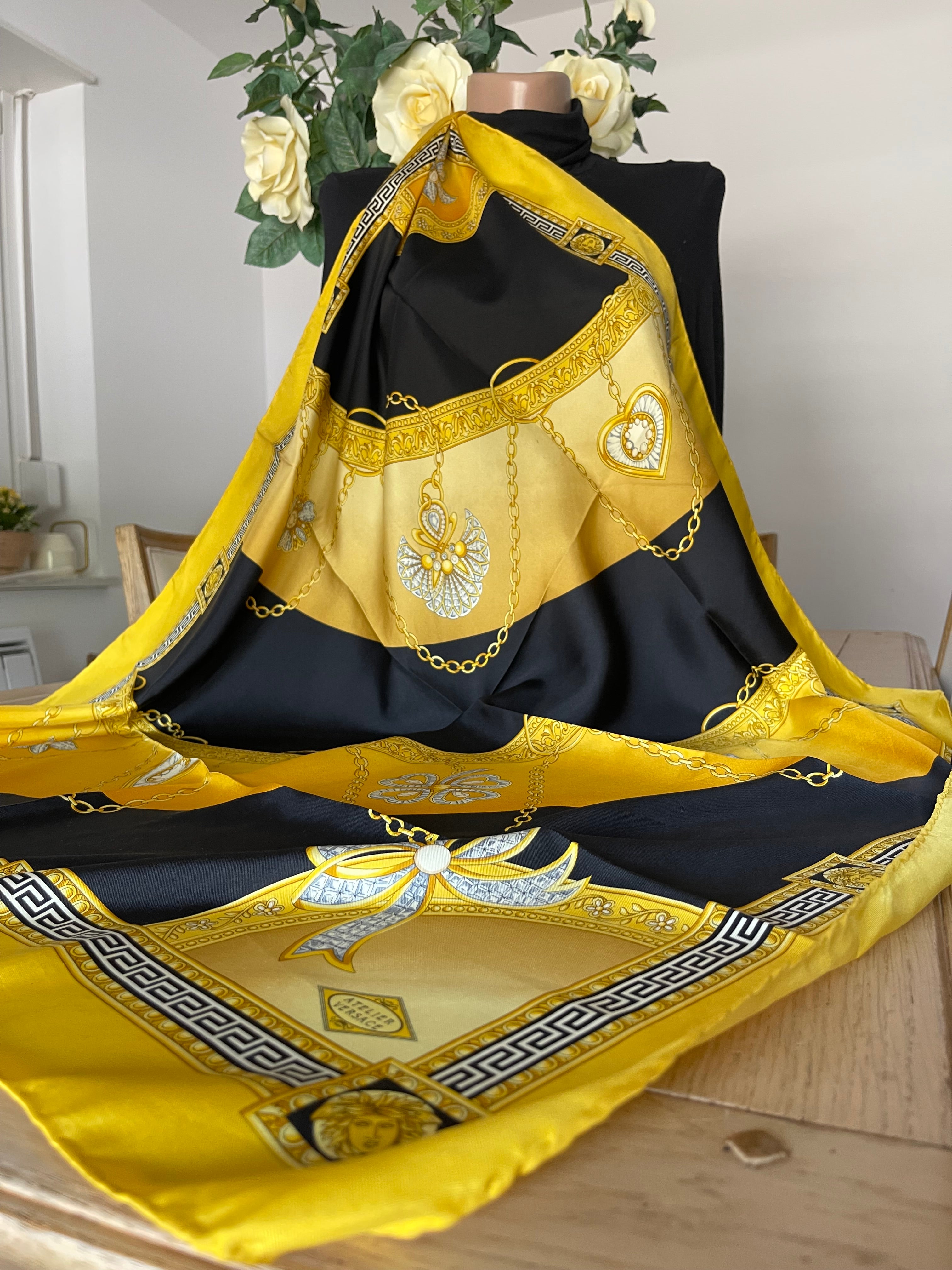 VESACE carré scarf schal sjaal seide silk soie