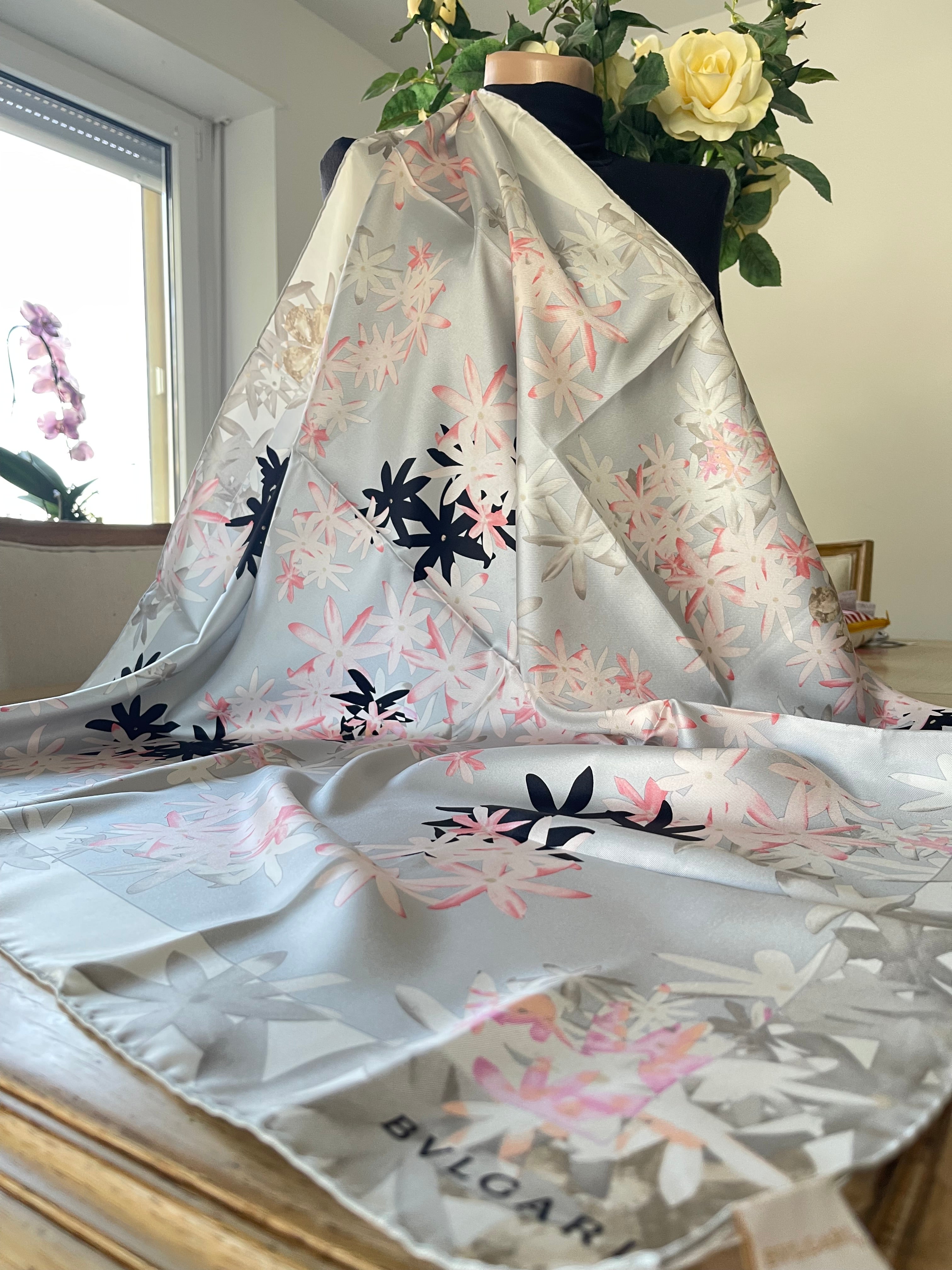 BULGARI carré foulard scarf sjaal schal seide soie silk