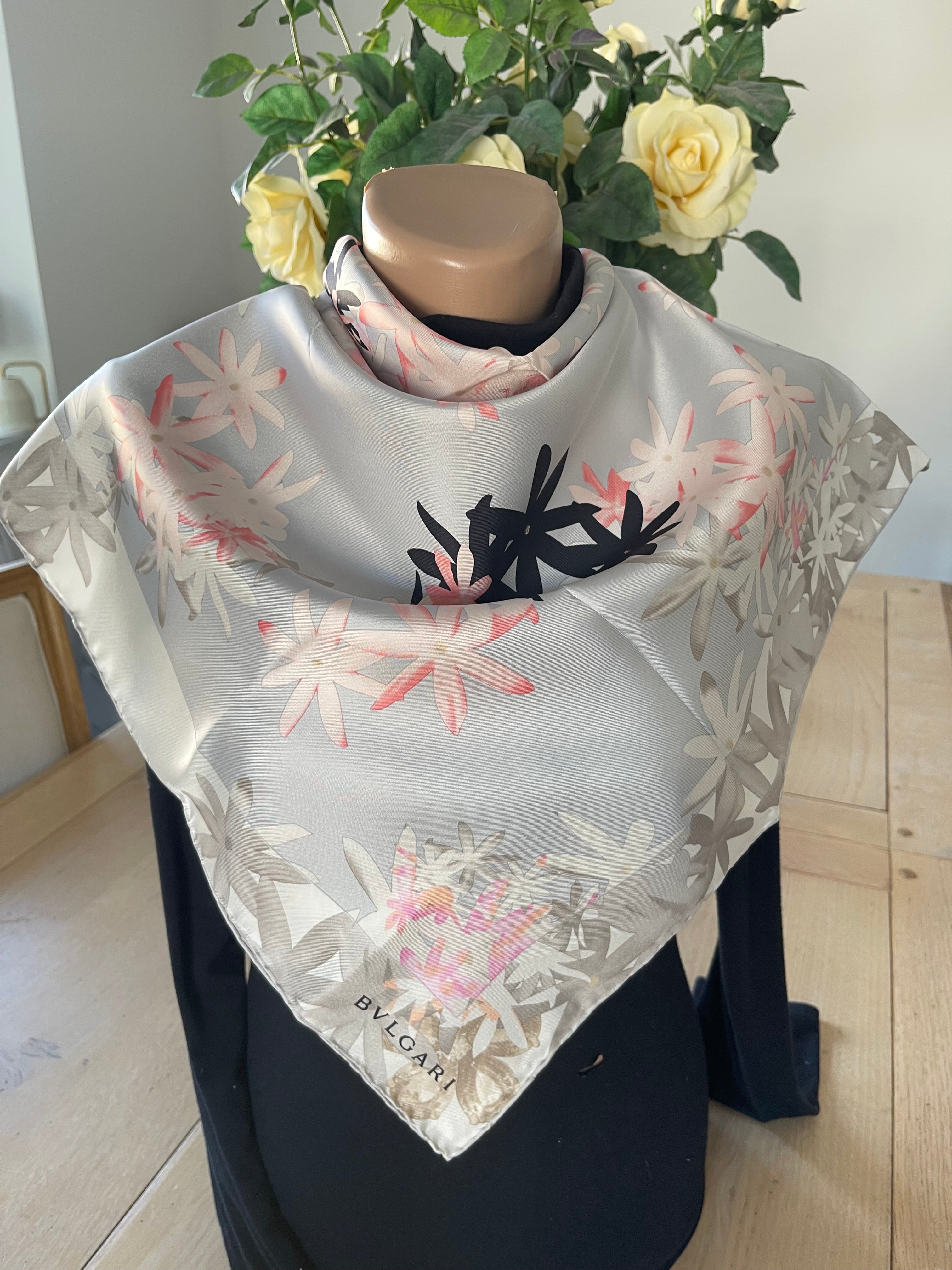 BULGARI carré foulard scarf sjaal schal seide soie silk