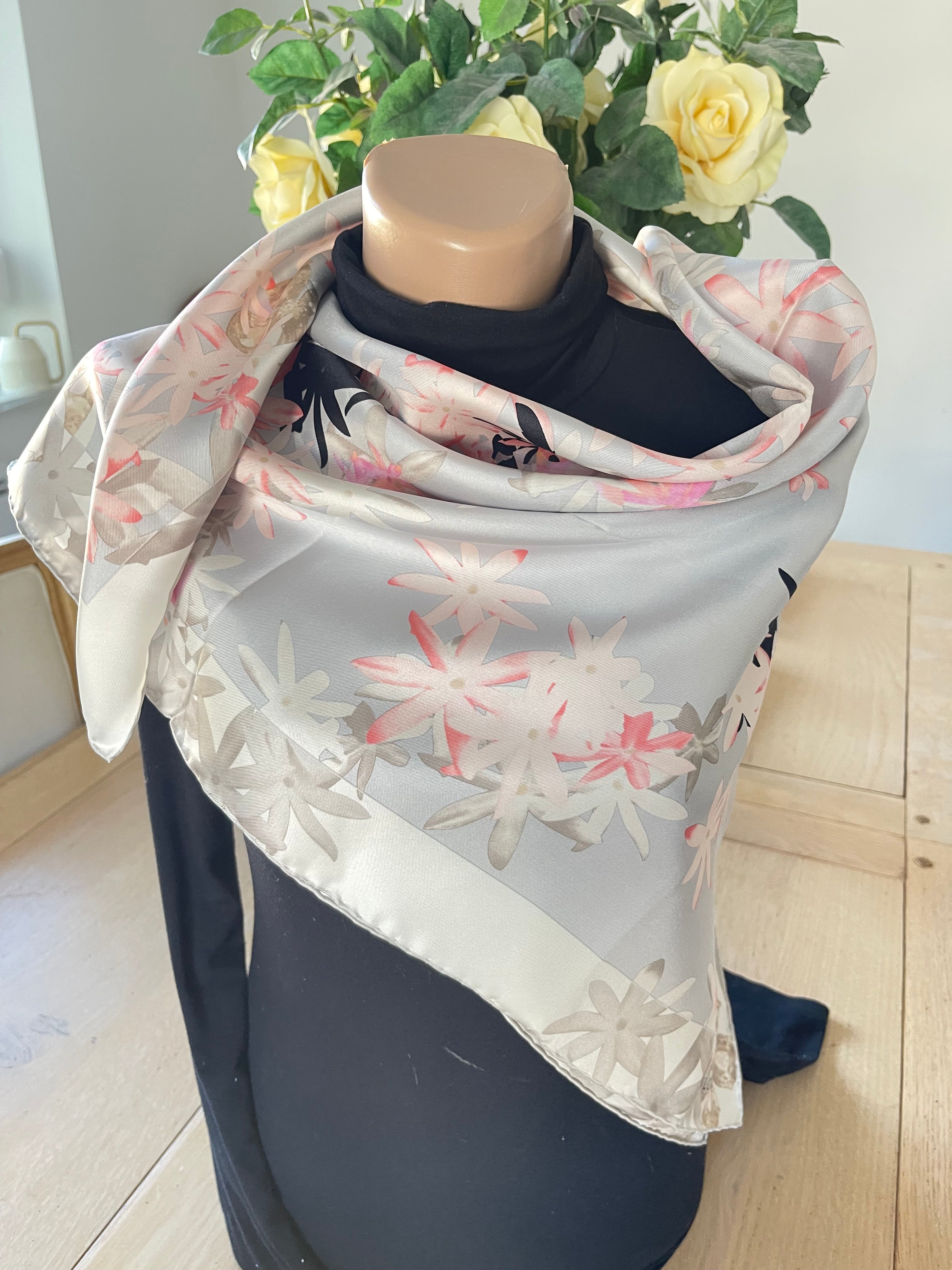 BULGARI carré foulard scarf sjaal schal seide soie silk