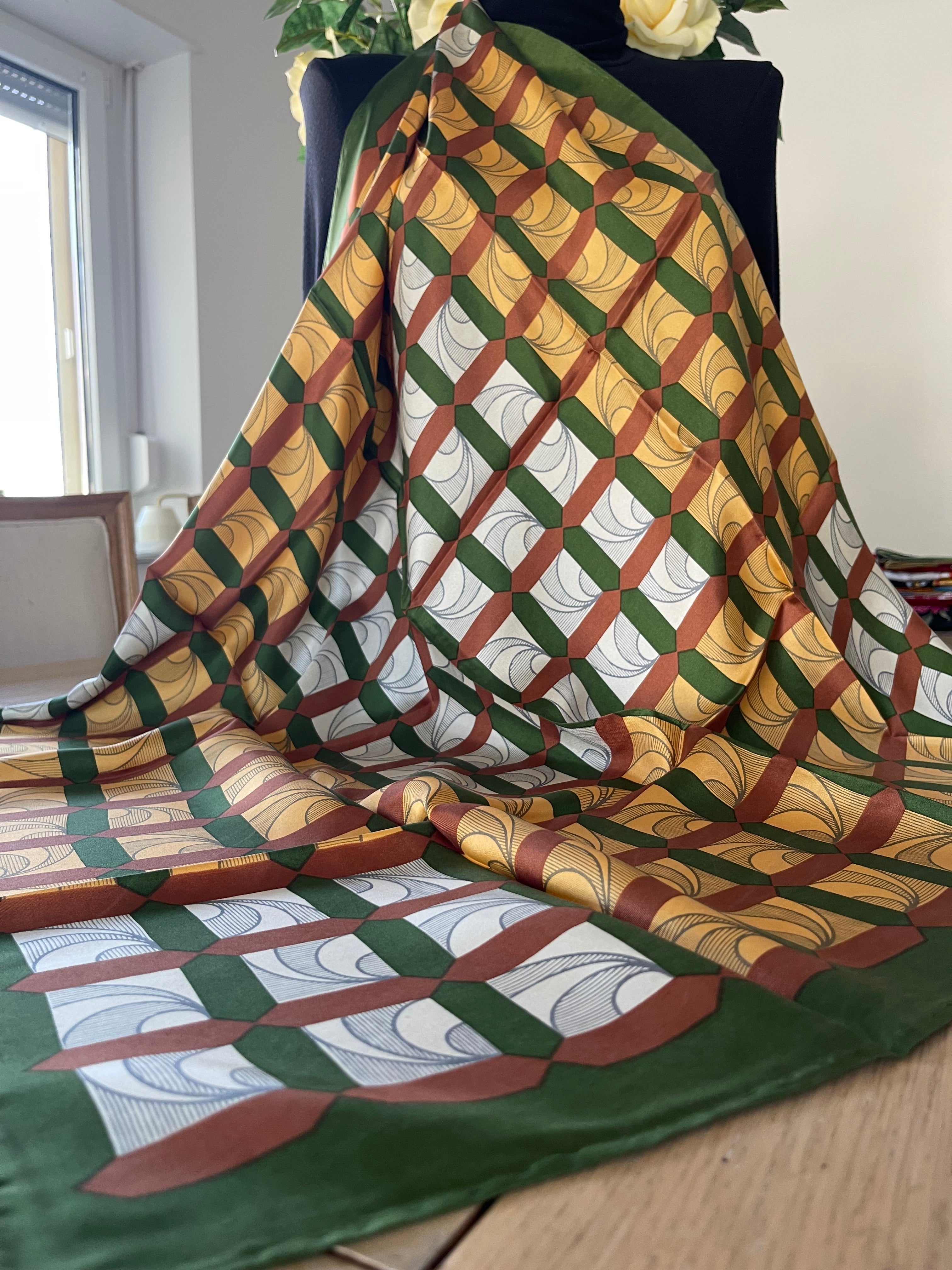 Silk scarf green carré foulard scarf schal sjaal seide silk soie