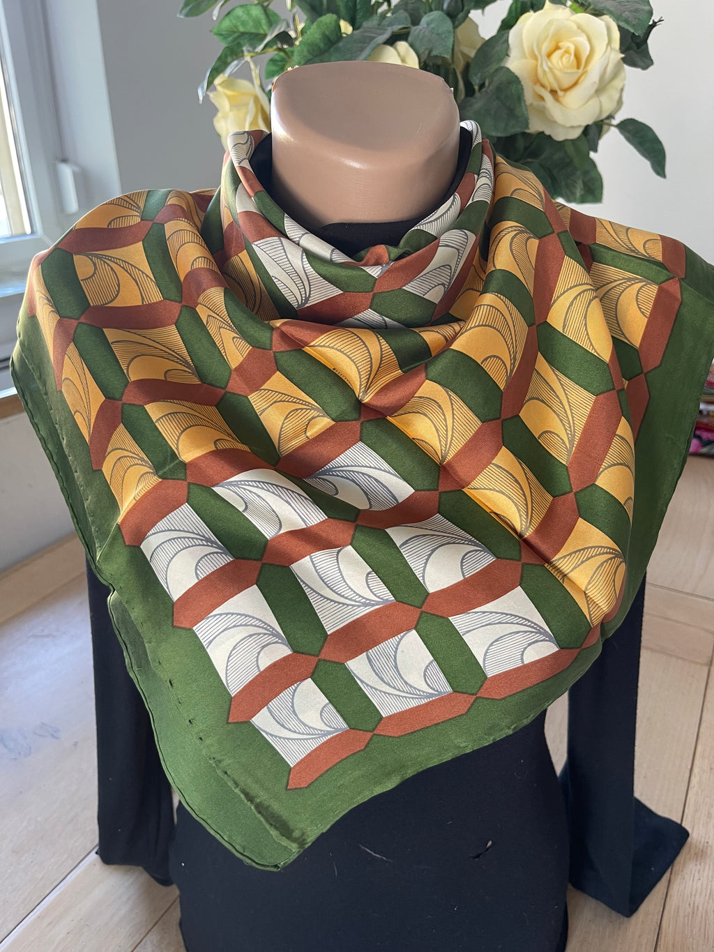 Silk scarf green carré foulard scarf schal sjaal seide silk soie