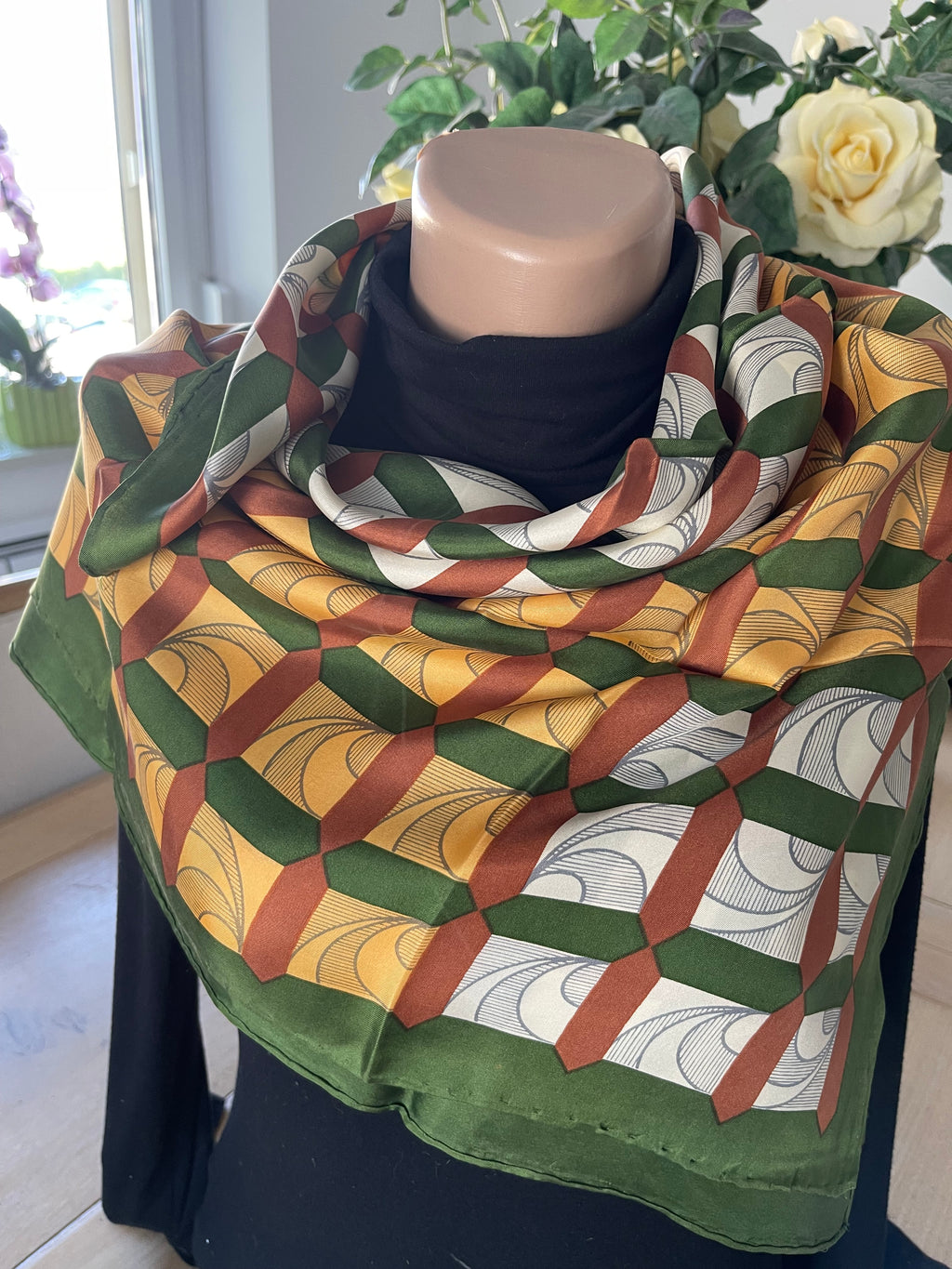 Silk scarf green carré foulard scarf schal sjaal seide silk soie