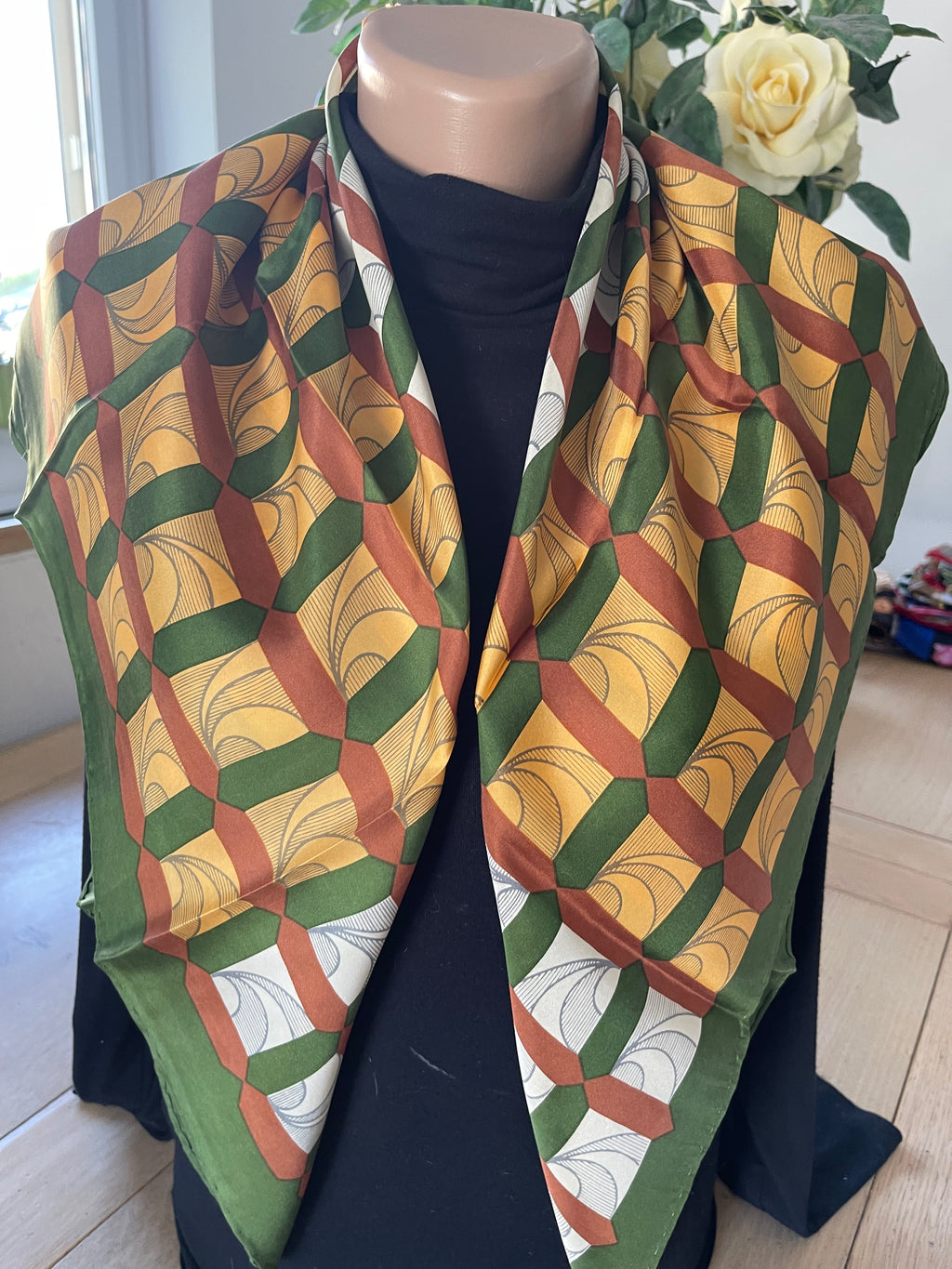 Silk scarf green carré foulard scarf schal sjaal seide silk soie