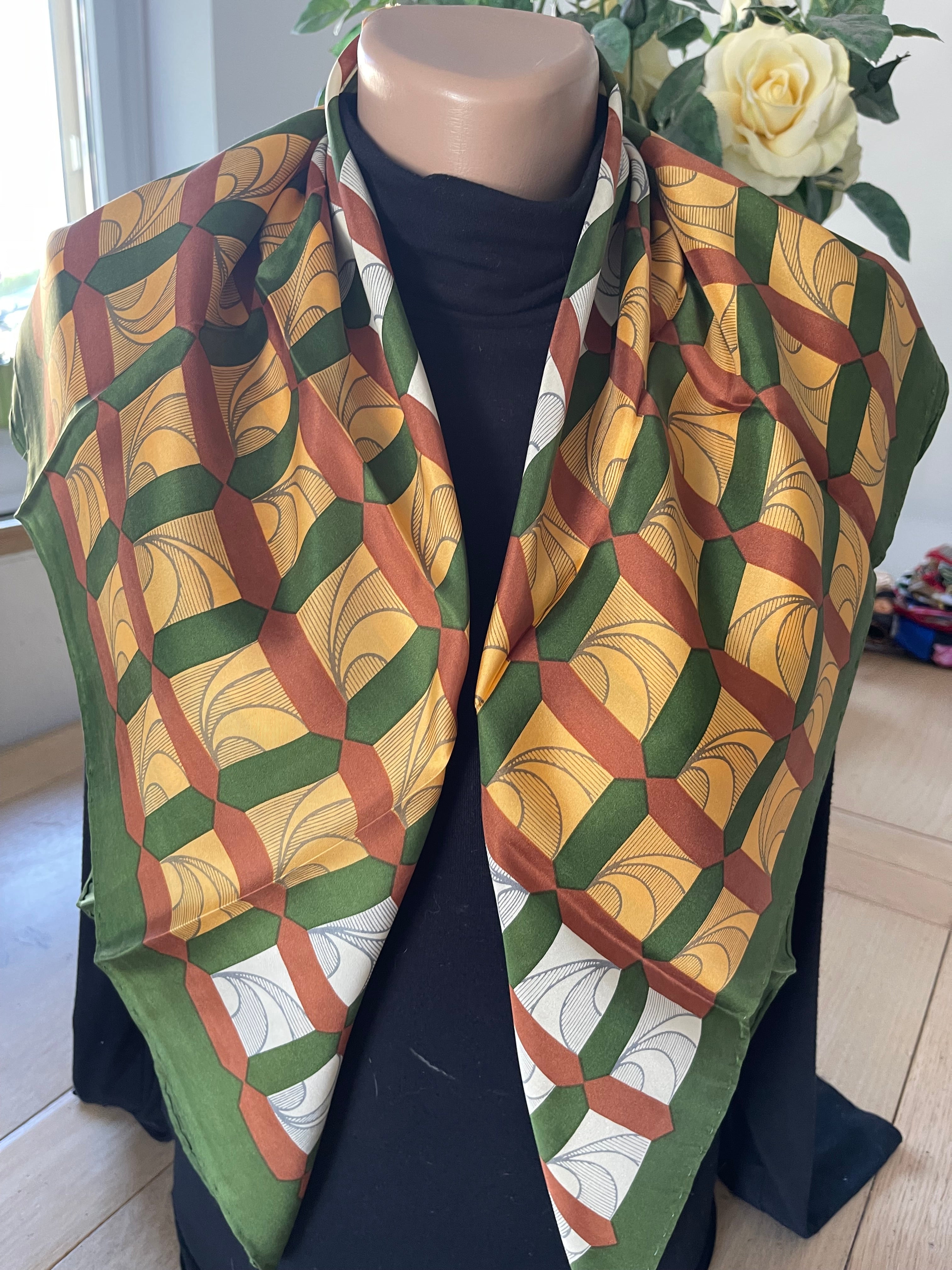 Silk scarf green carré foulard scarf schal sjaal seide silk soie