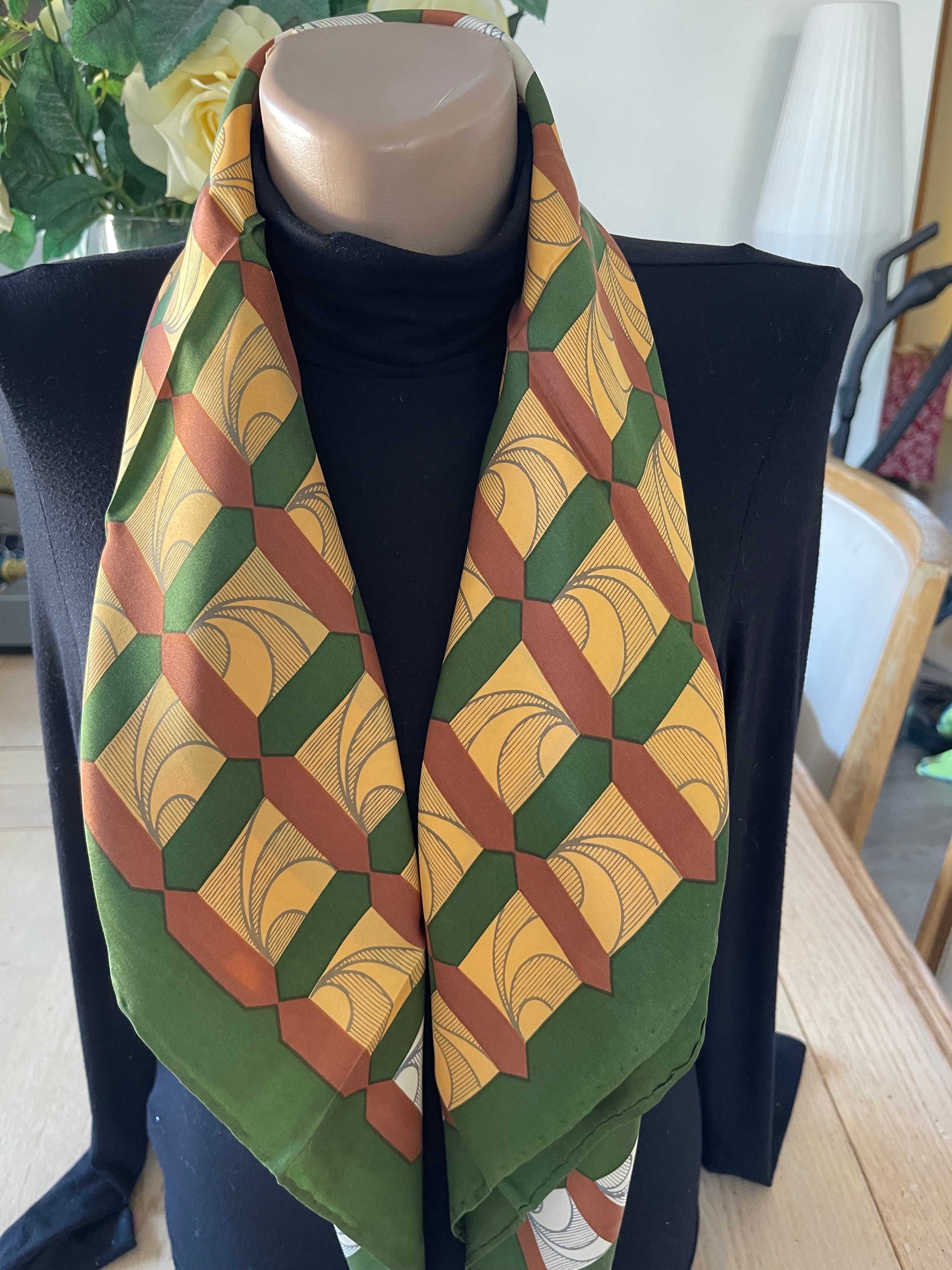Silk scarf green carré foulard scarf schal sjaal seide silk soie