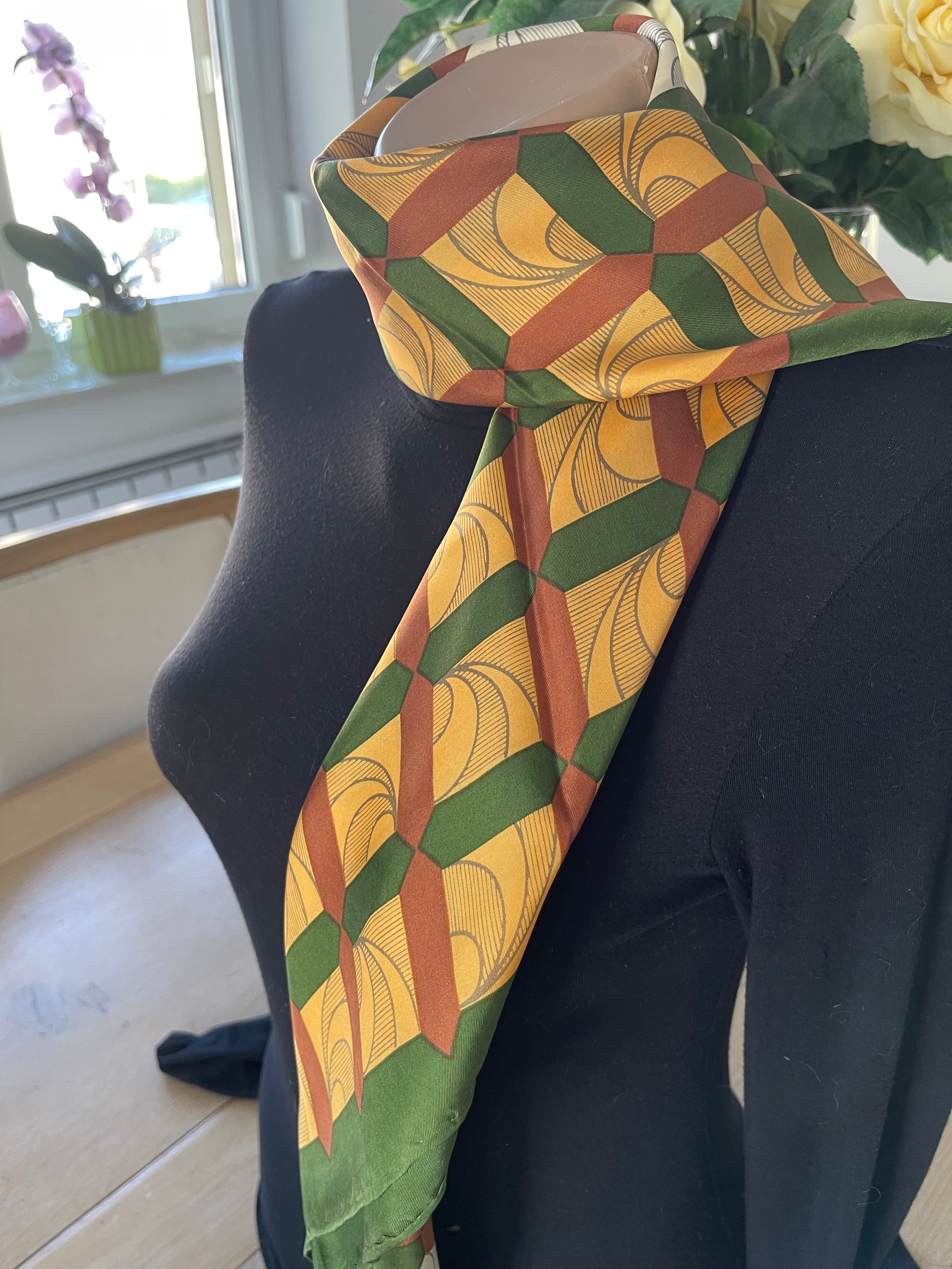 Silk scarf green carré foulard scarf schal sjaal seide silk soie