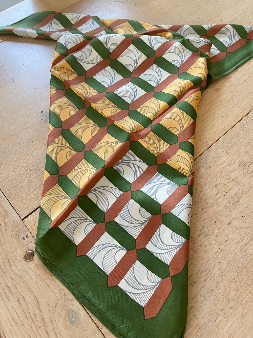 Silk scarf green carré foulard scarf schal sjaal seide silk soie