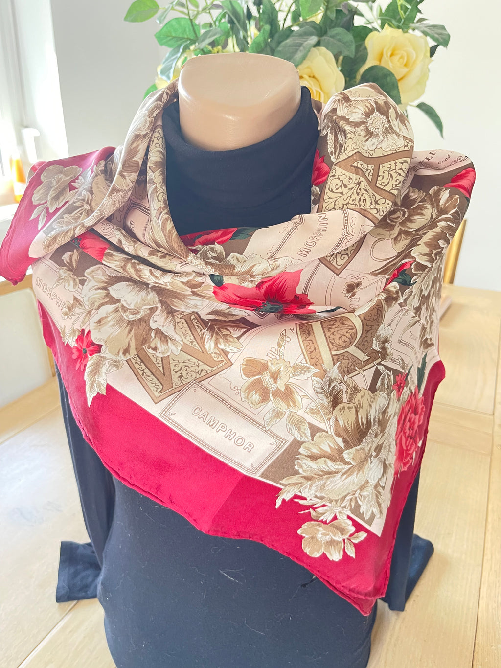 Silk scarf red carré foulard schal sjaal seide soie silk