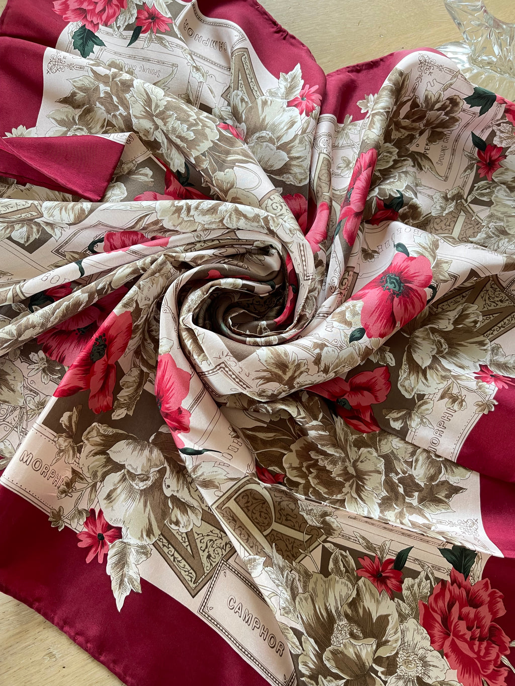 Silk scarf red carré foulard schal sjaal seide soie silk