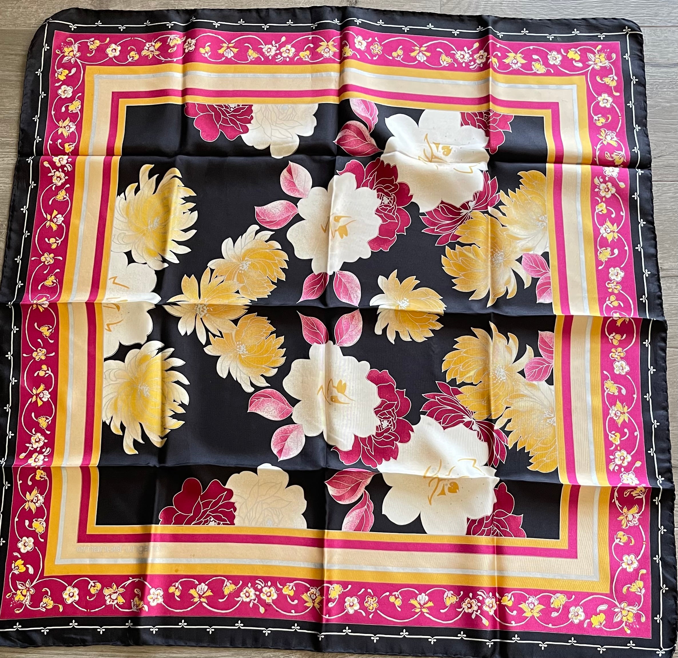 EMANUEL UNGARO carré foulard scarf schal sjaal seide soie silk