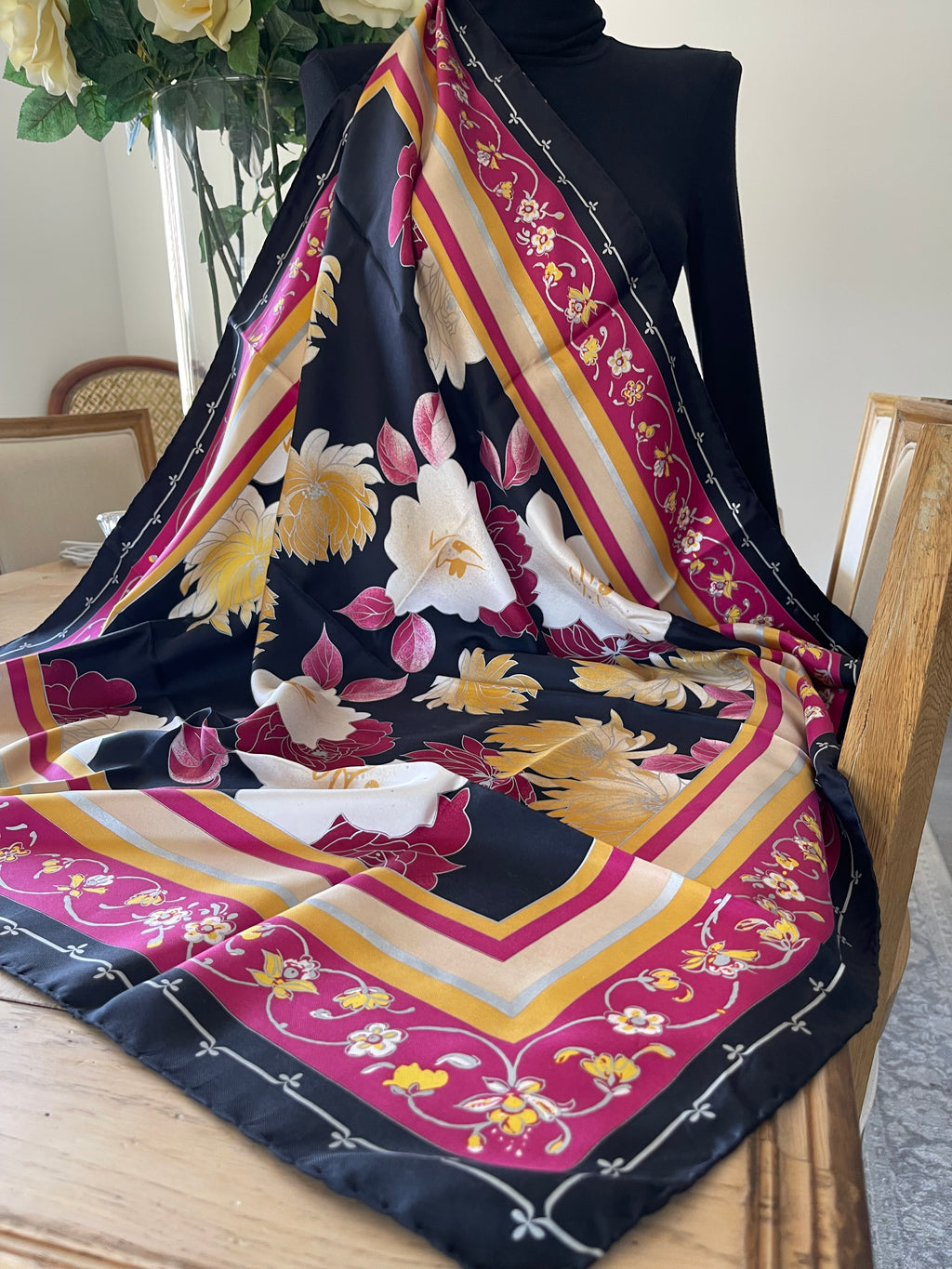 EMANUEL UNGARO carré foulard scarf schal sjaal seide soie silk