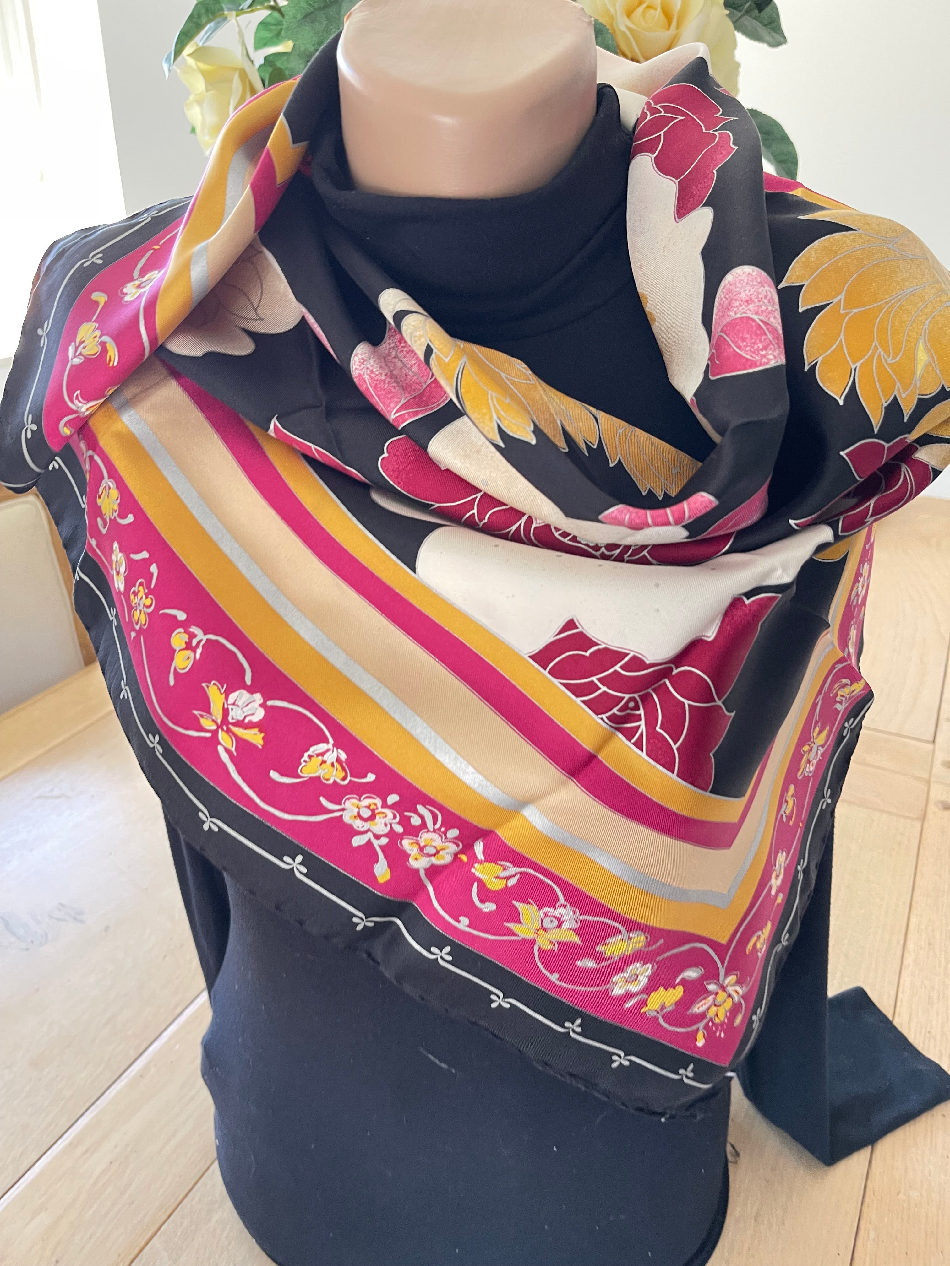 EMANUEL UNGARO carré foulard scarf schal sjaal seide soie silk
