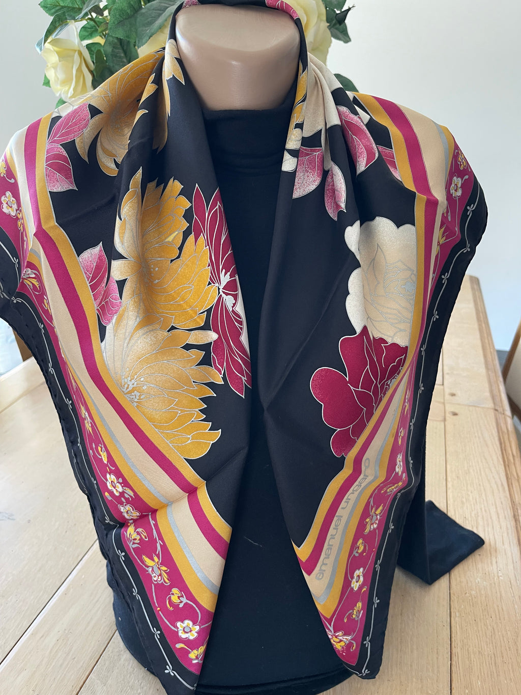 EMANUEL UNGARO carré foulard scarf schal sjaal seide soie silk