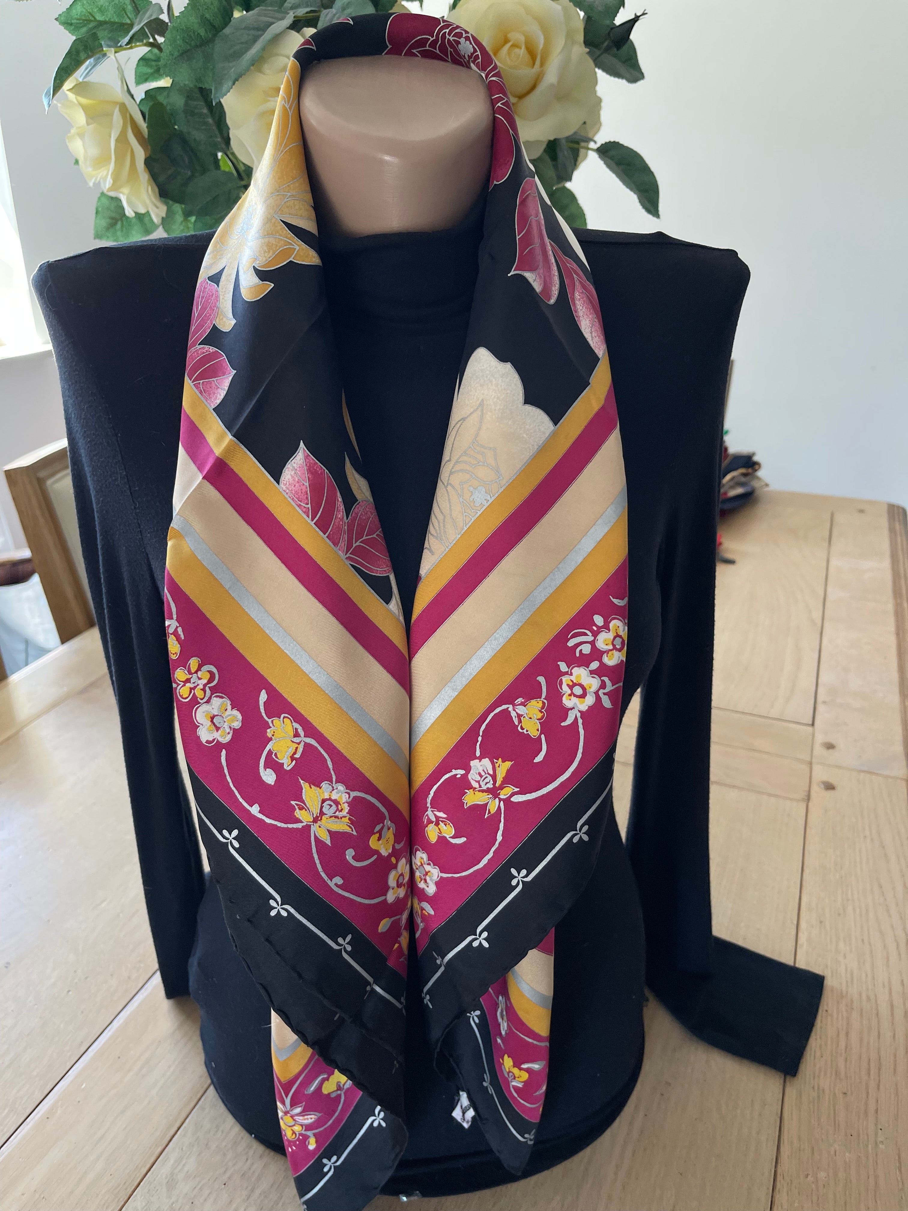 EMANUEL UNGARO carré foulard scarf schal sjaal seide soie silk