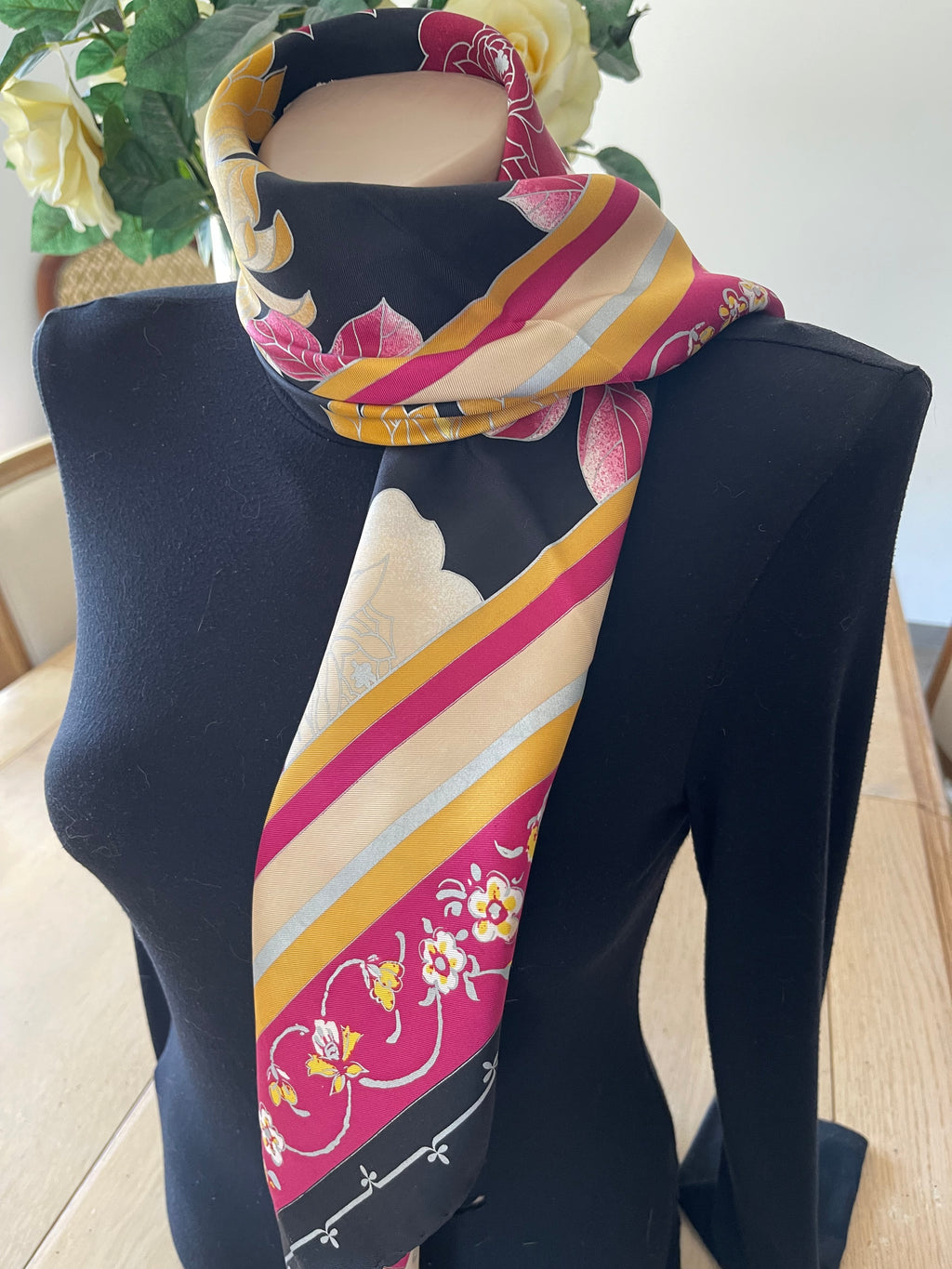 EMANUEL UNGARO carré foulard scarf schal sjaal seide soie silk