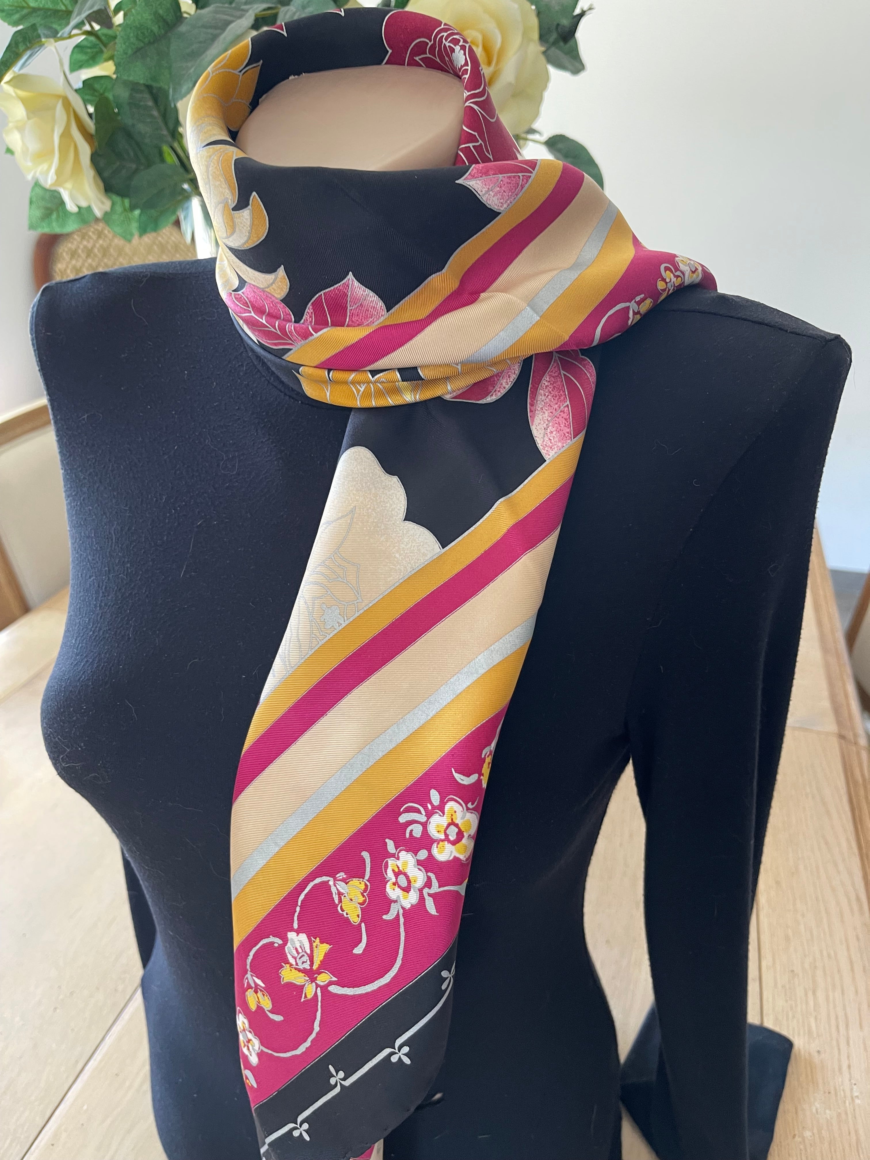 EMANUEL UNGARO carré foulard scarf schal sjaal seide soie silk