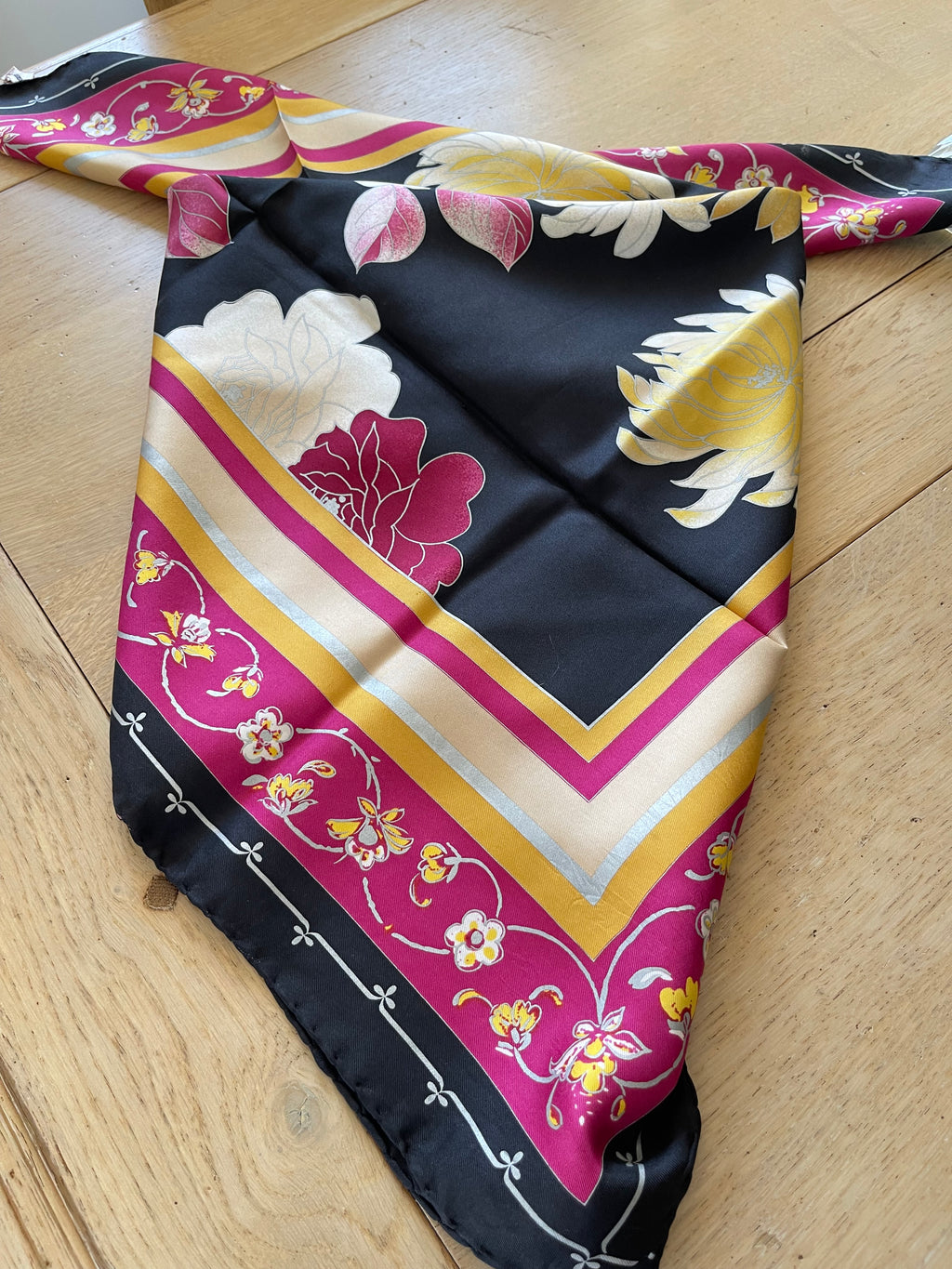 EMANUEL UNGARO carré foulard scarf schal sjaal seide soie silk