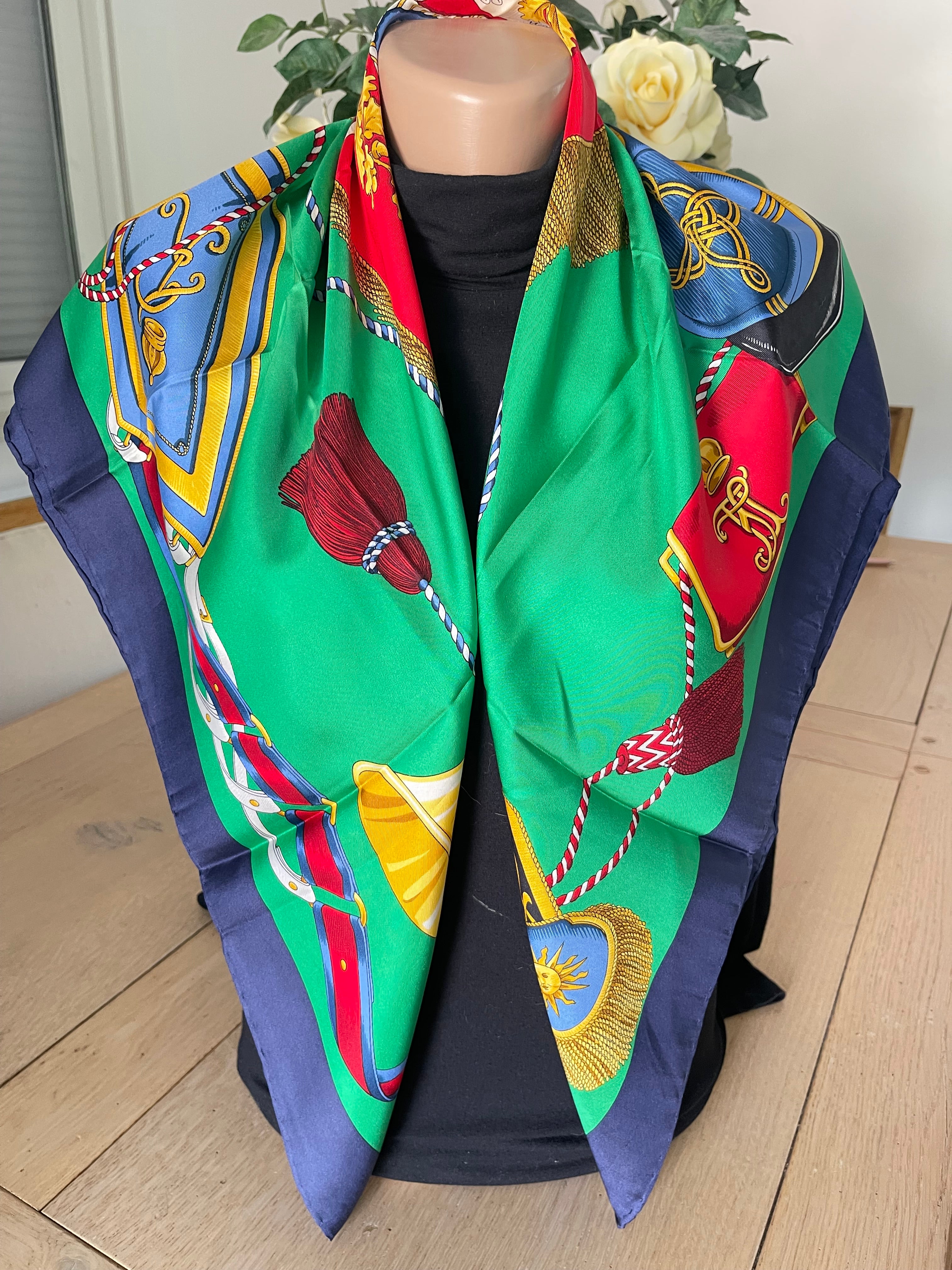 CELINE carré foulard scarf schal seide silk boite